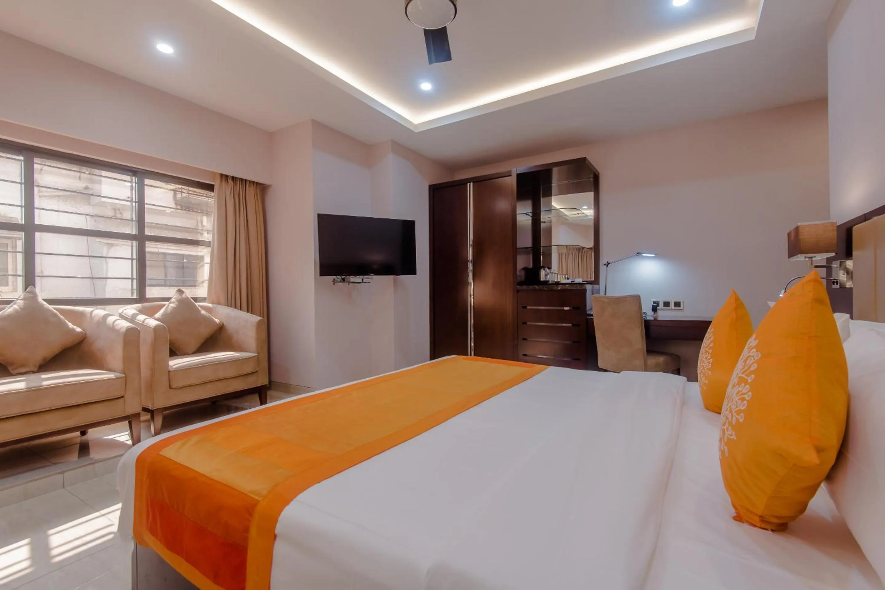 Bedroom, Bed in Hotel Godwin - Colaba