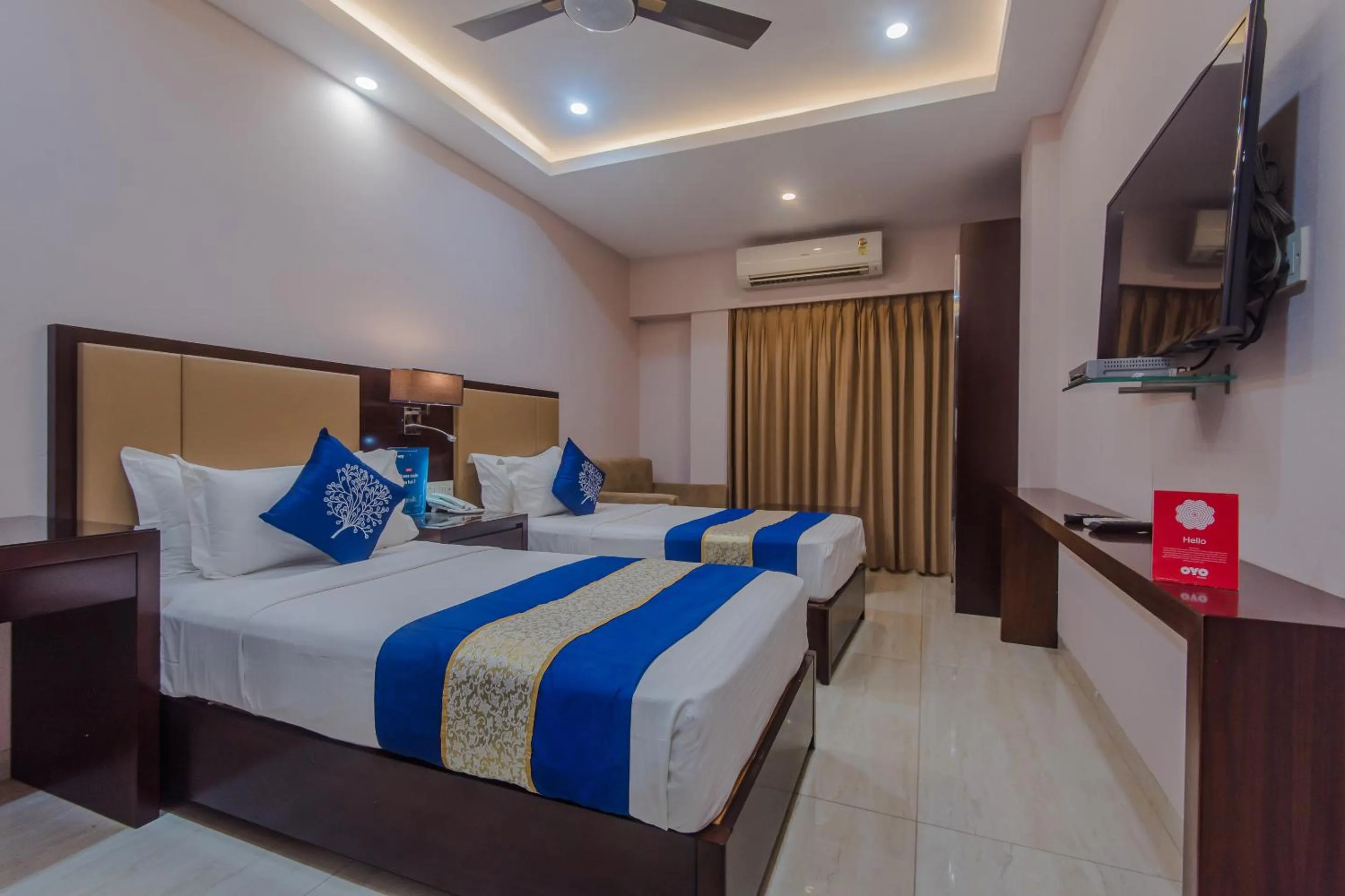 Bedroom, Bed in Hotel Godwin - Colaba