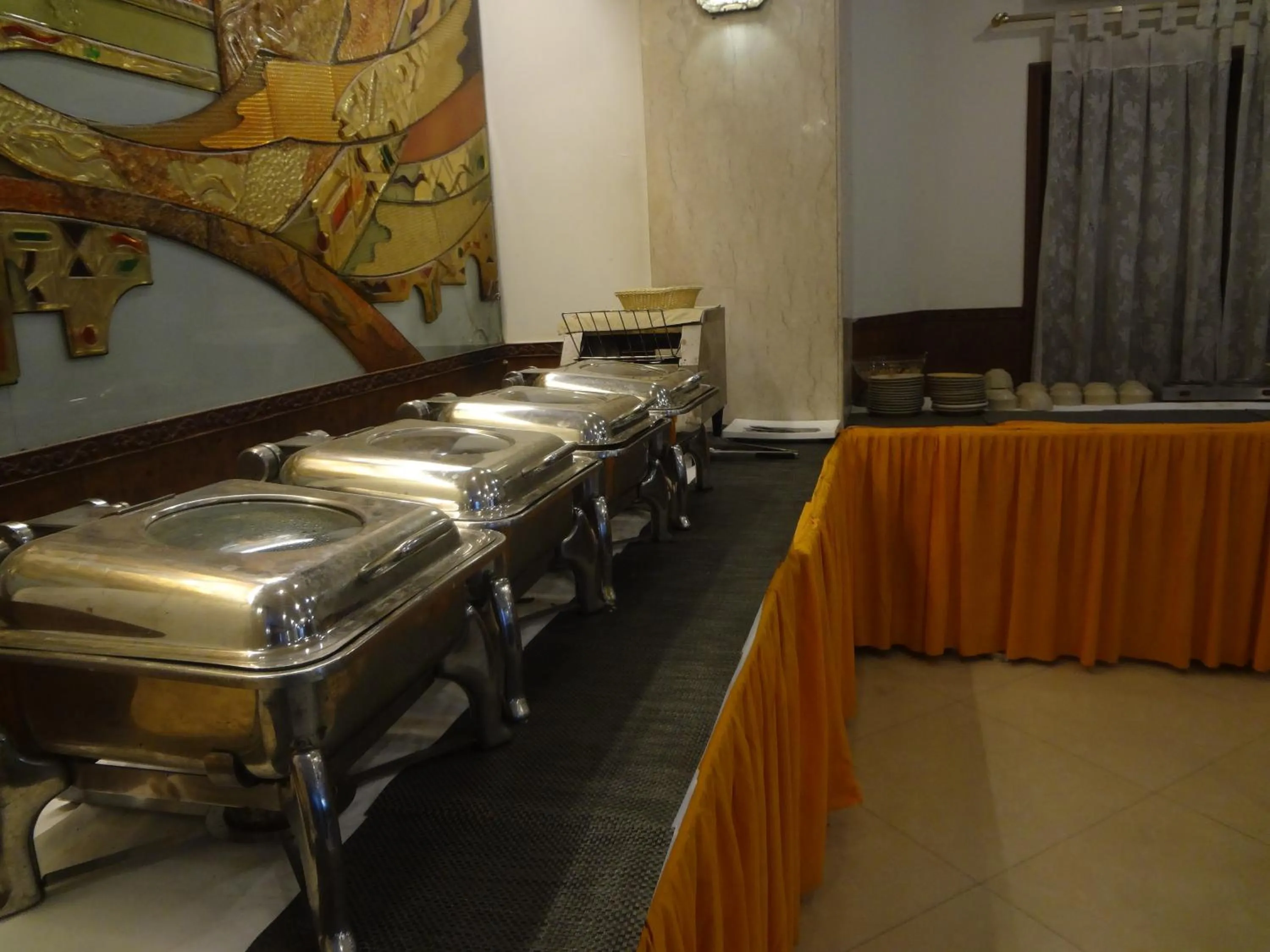 Buffet breakfast in Hotel Godwin - Colaba
