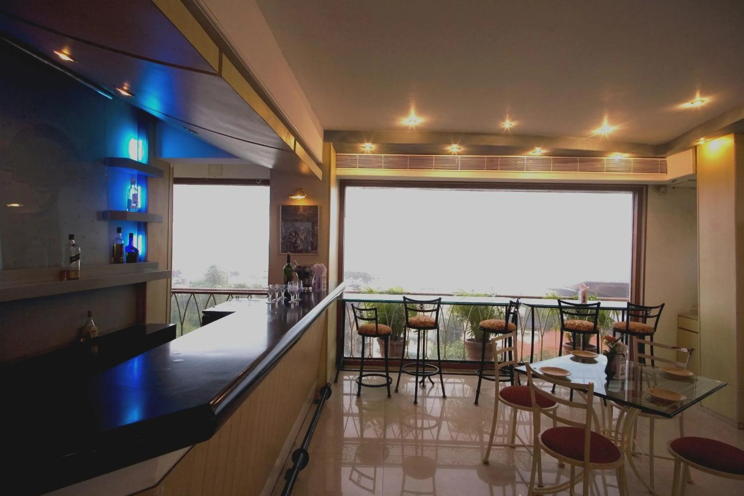 Lounge or bar in Hotel Godwin - Colaba