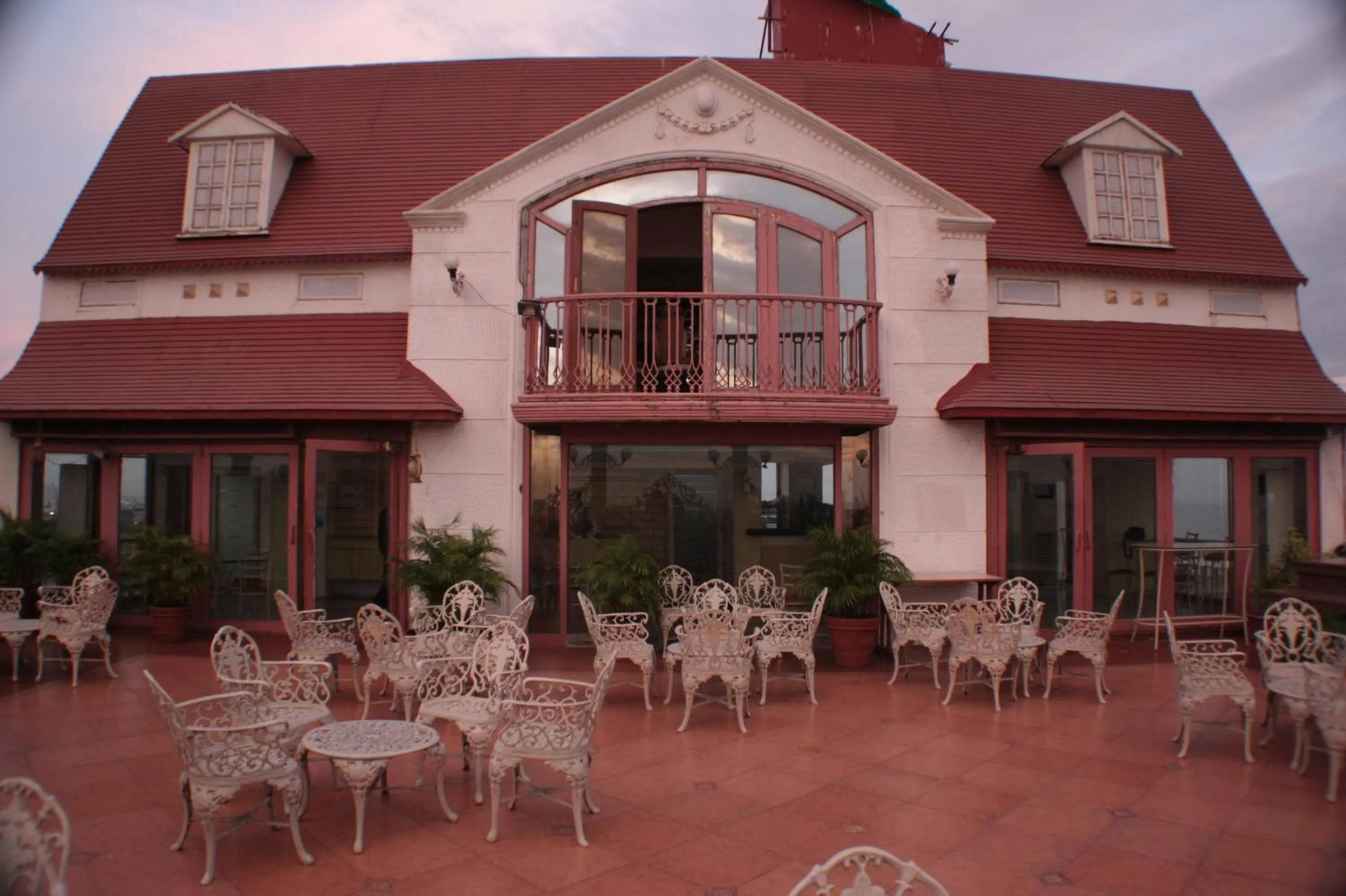 Restaurant/places to eat in Hotel Godwin - Colaba