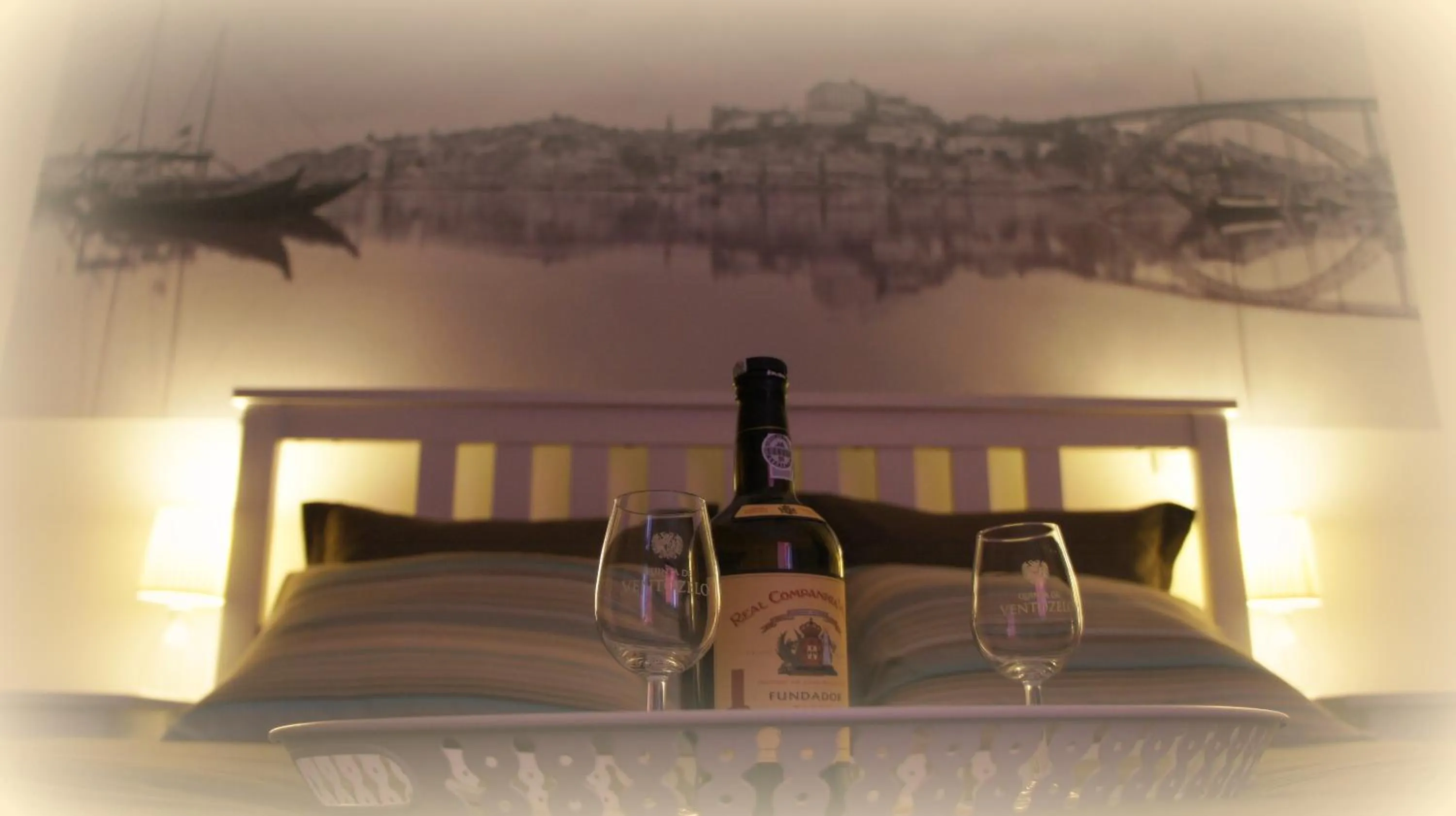 Decorative detail, Bed in Hostel Gaia Porto