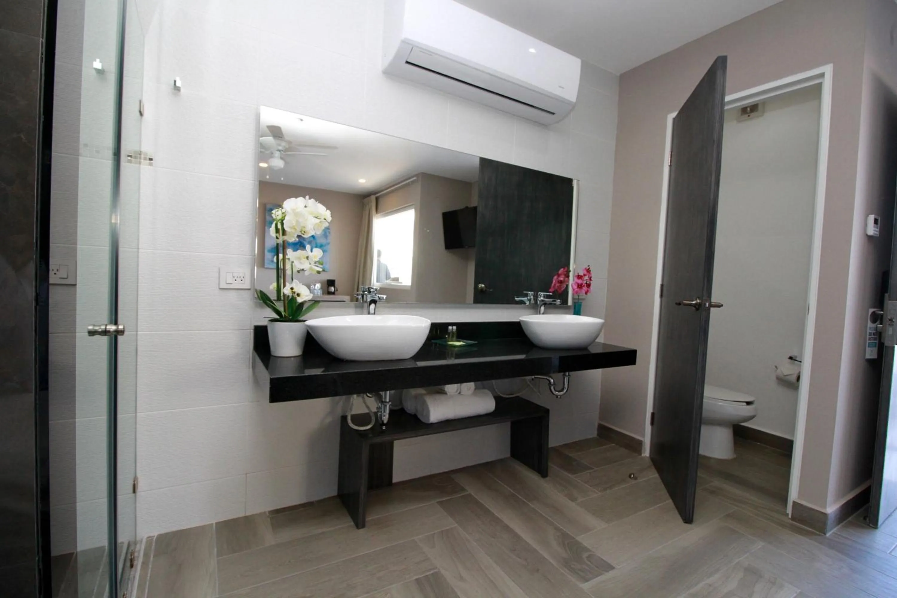 Bathroom in Illusion Xpress I Attraction Hotel Deluxe