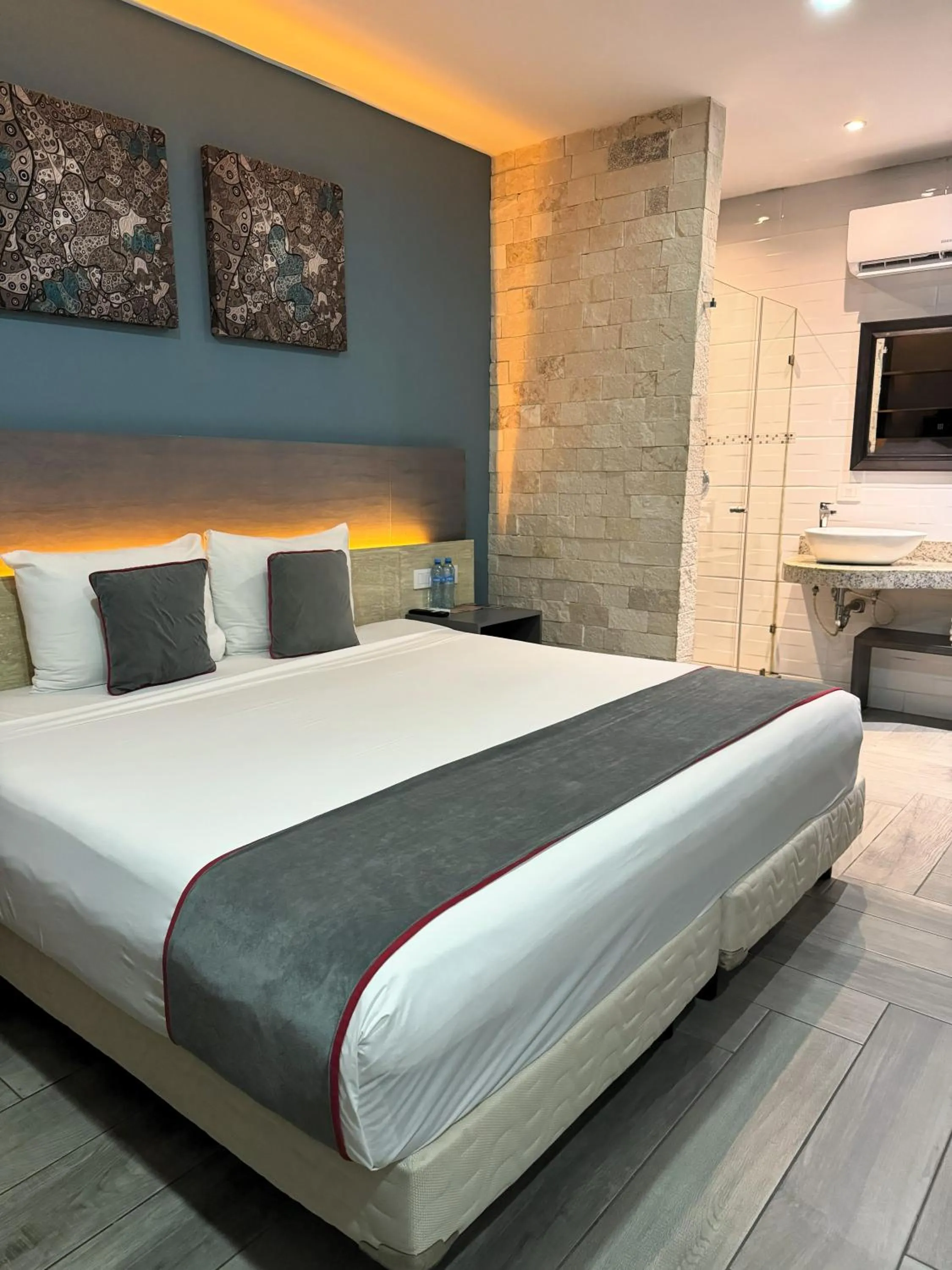 Bed in Illusion Xpress I Attraction Hotel Deluxe