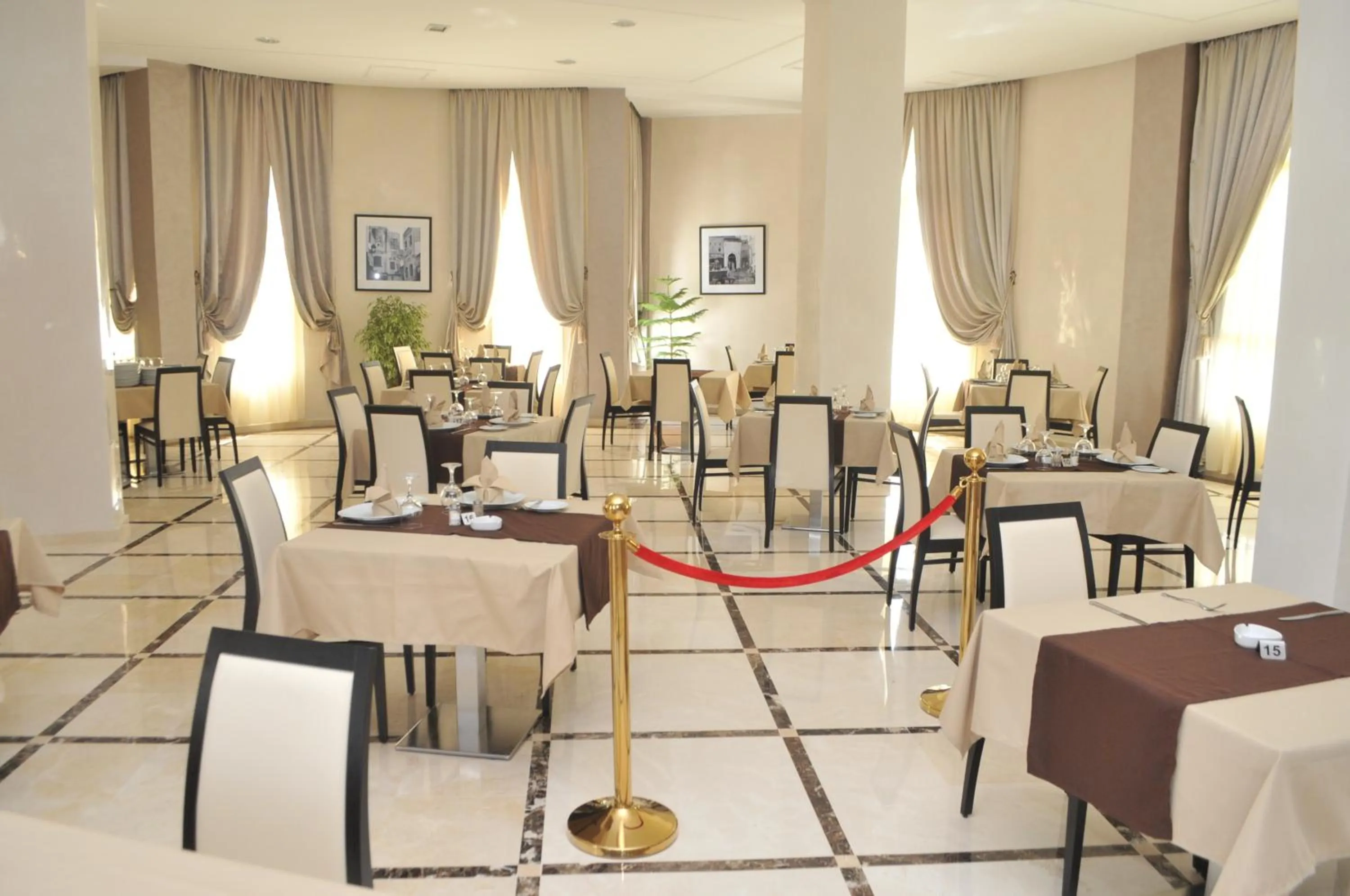 Restaurant/places to eat in Hotel LA PALOMA