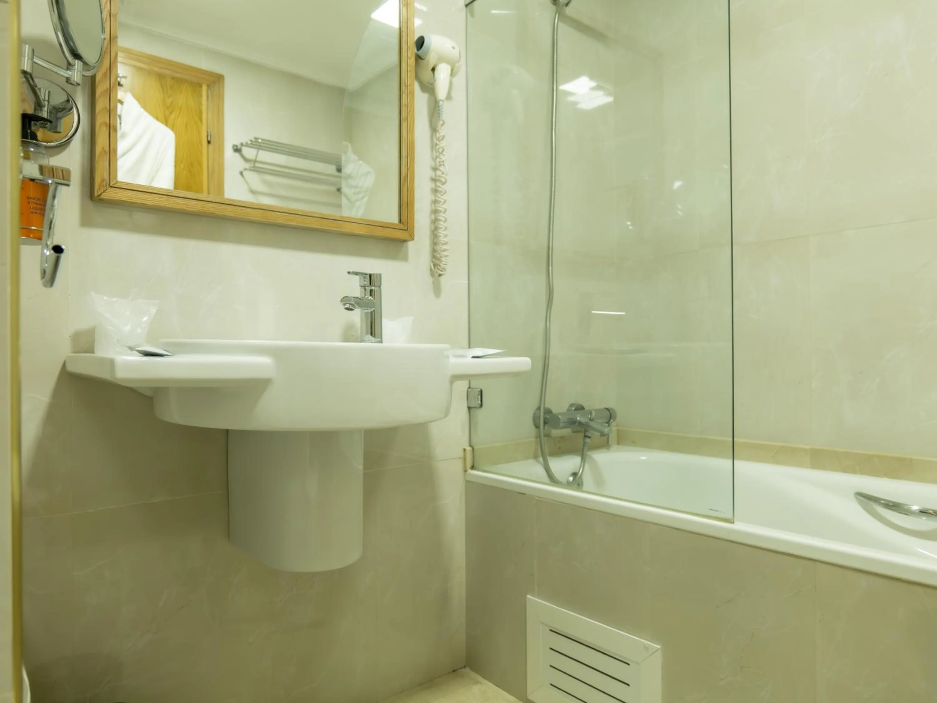 Shower in Hotel LA PALOMA