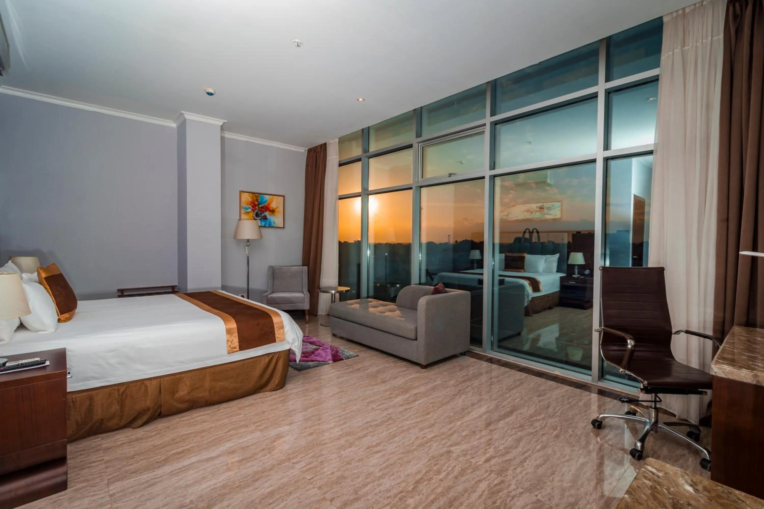 Bed in Hotel City Plaza & Suites