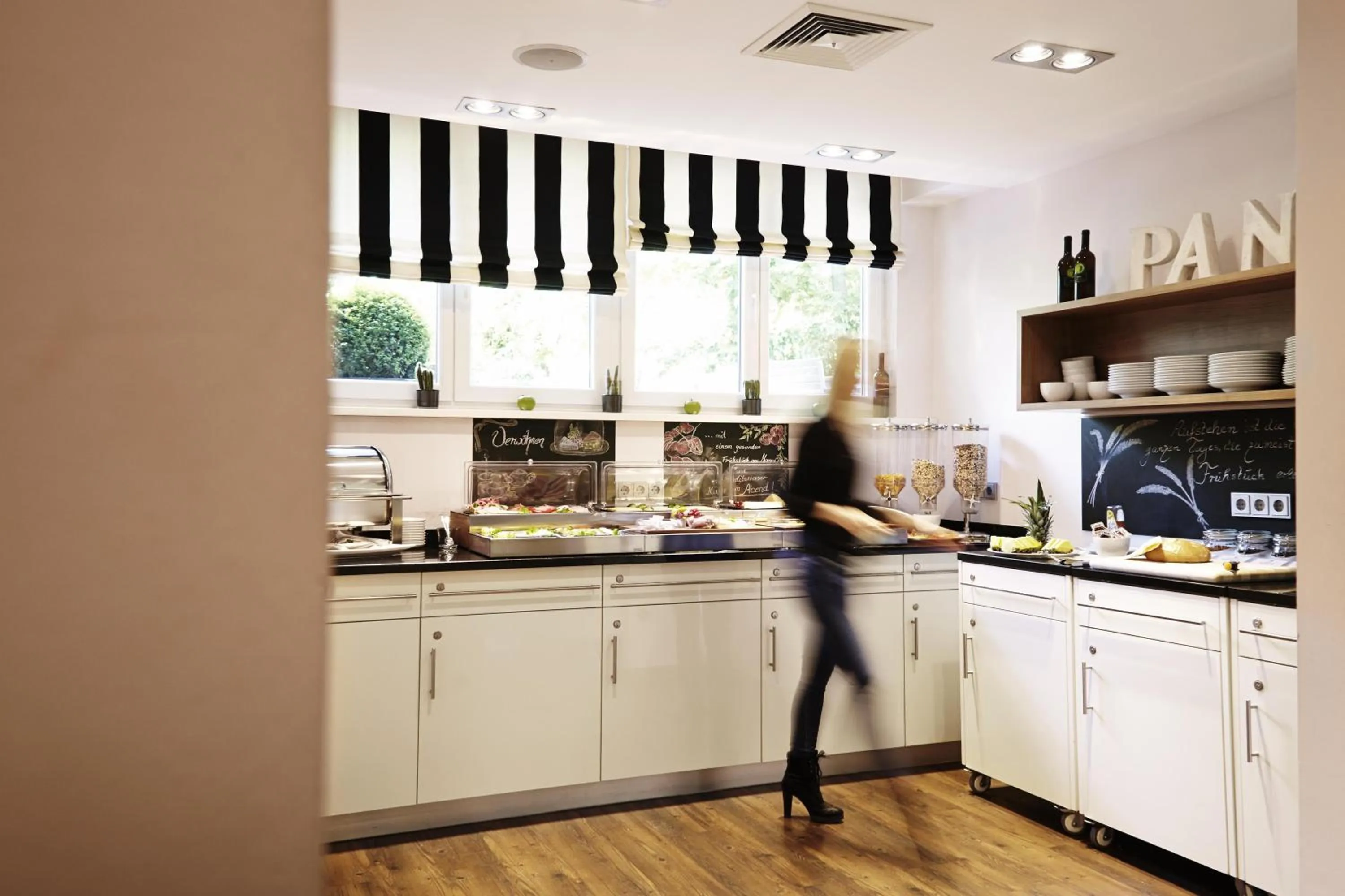 Restaurant/places to eat in Hotel Bonjour