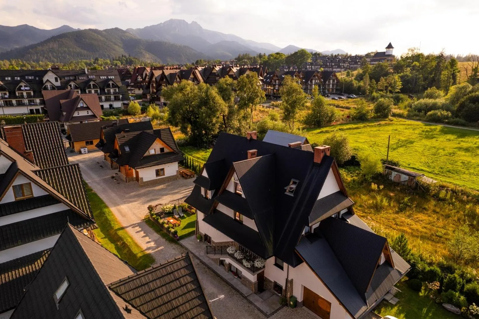 Property building in Willa Wrzos