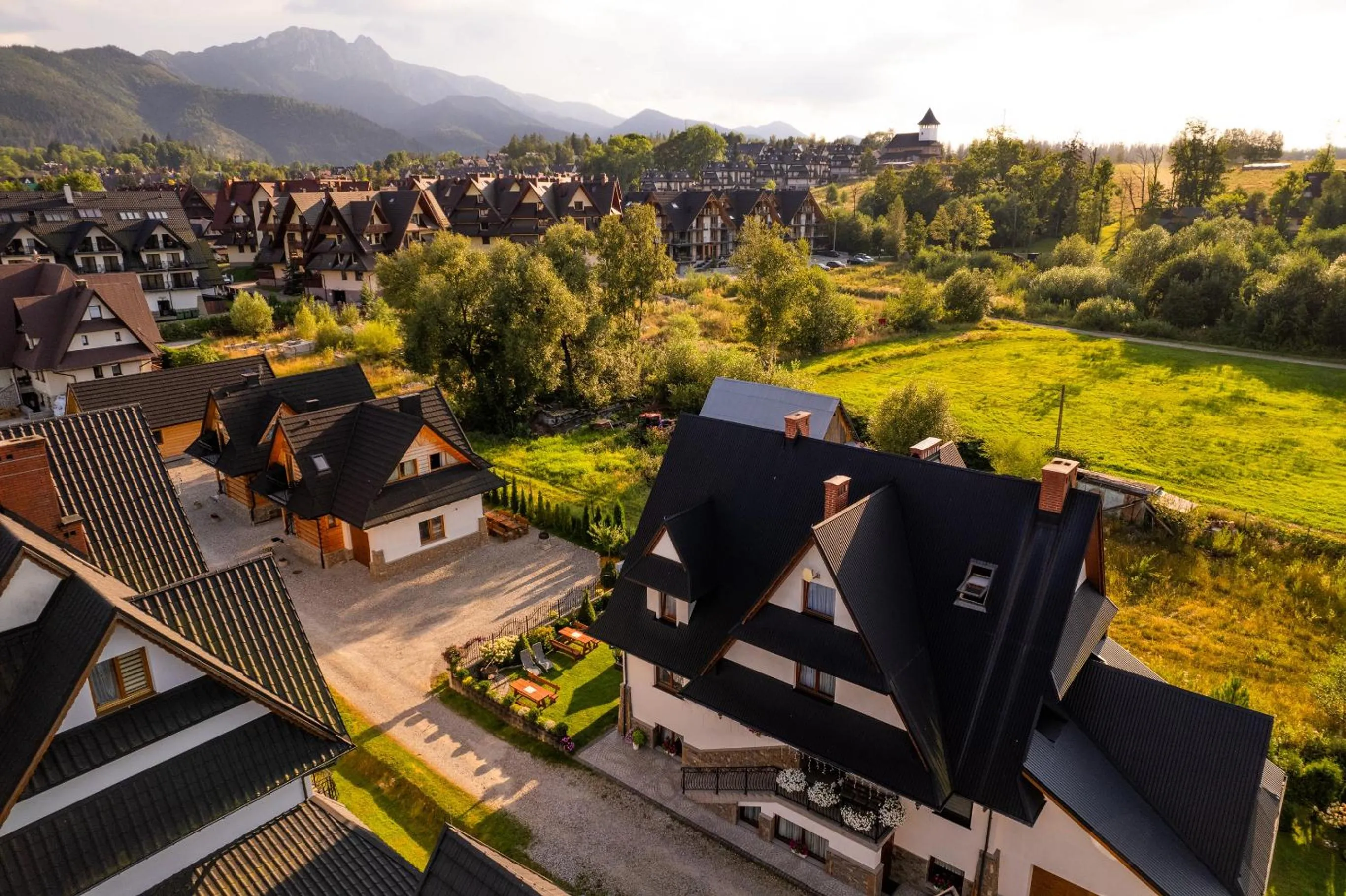 Property building in Willa Wrzos