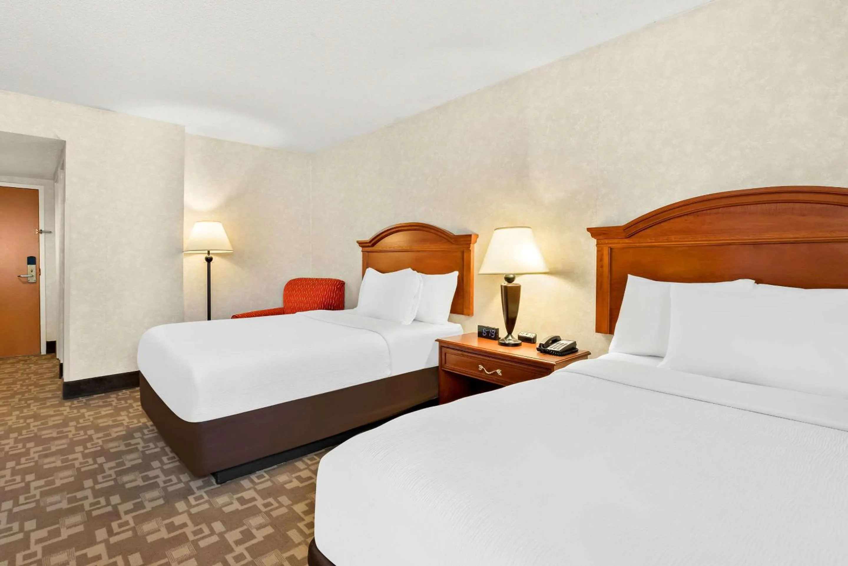 Bedroom, Bed in Quality Inn Edison-New Brunswick