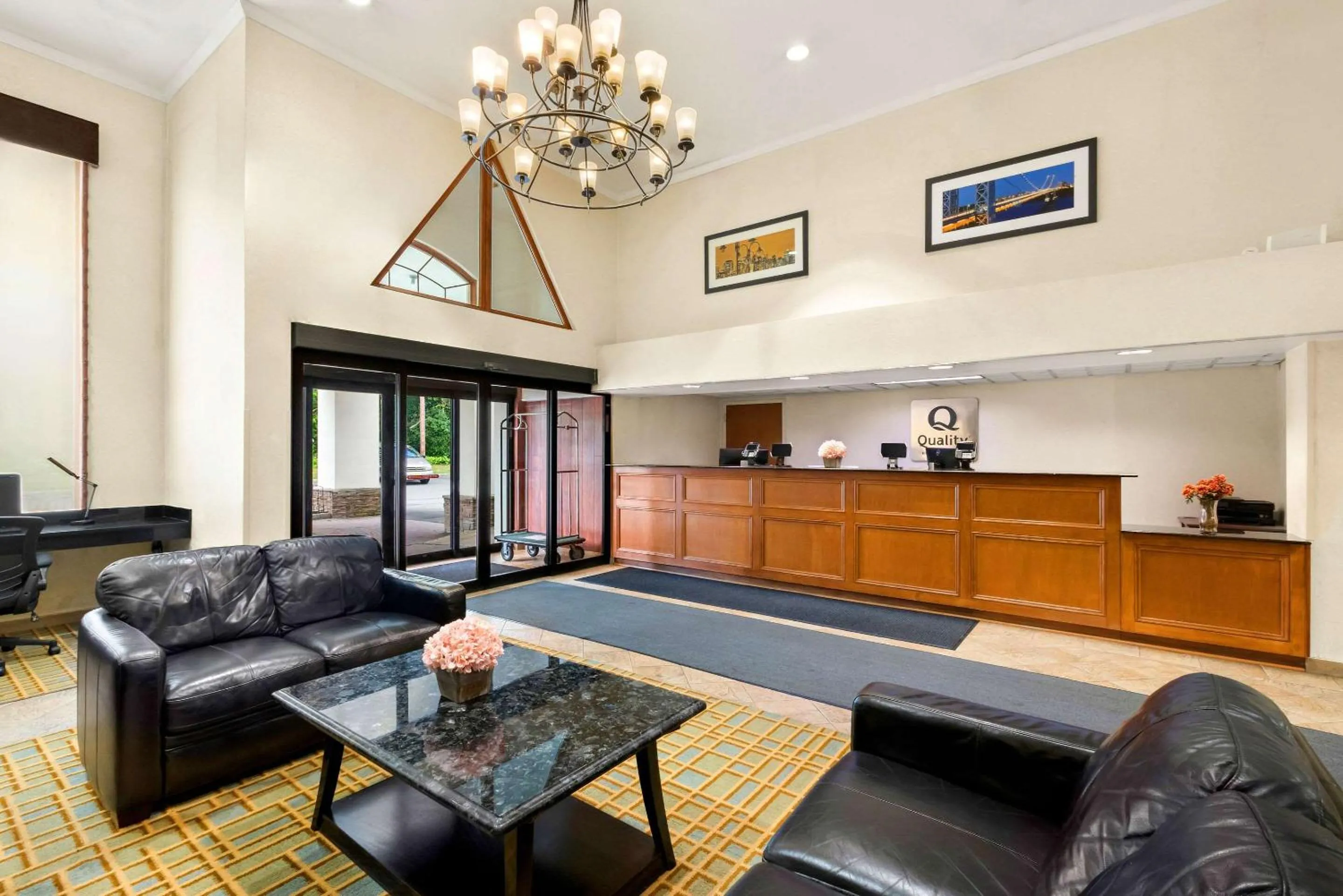 Lobby or reception in Quality Inn Edison-New Brunswick