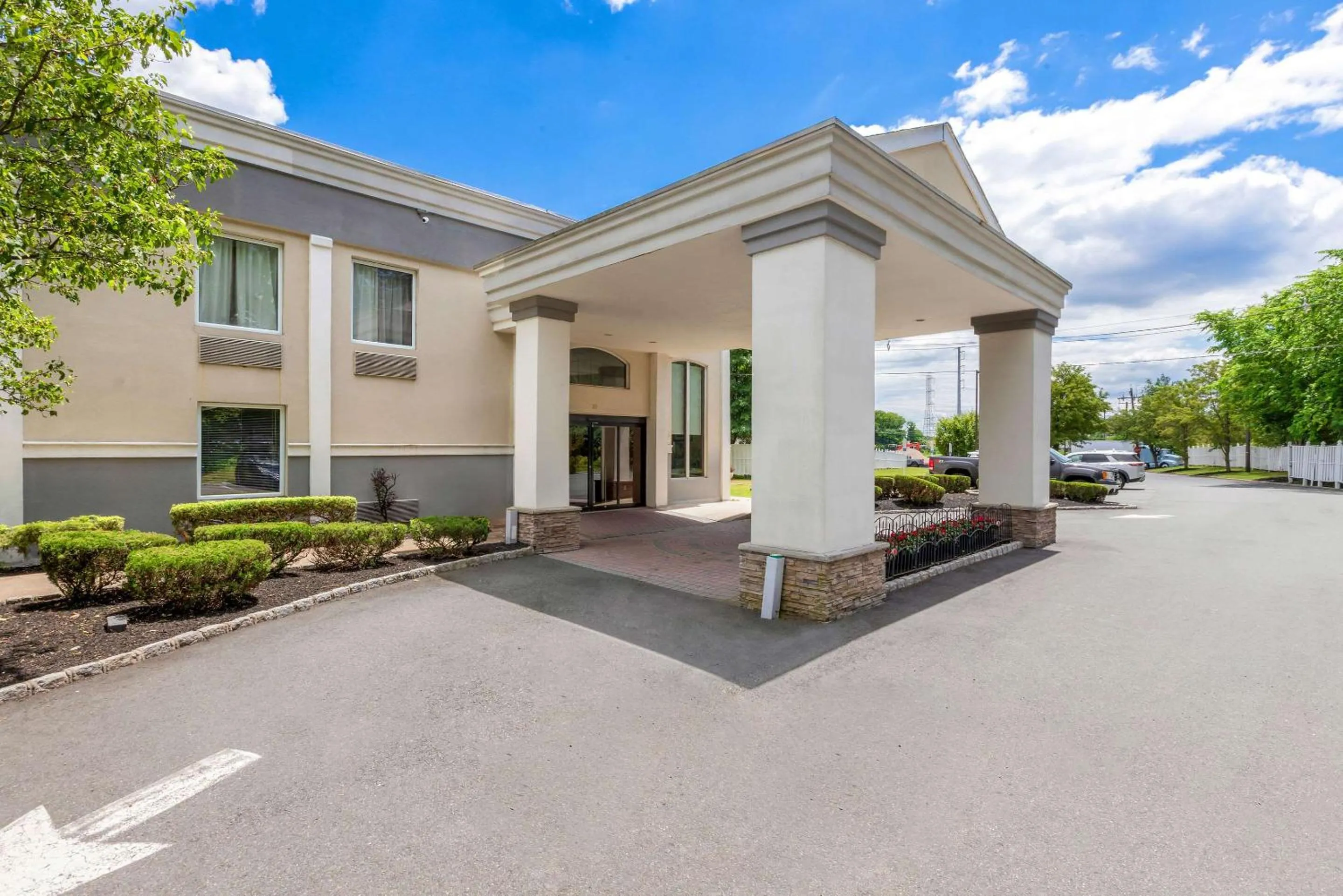 Property building in Quality Inn Edison-New Brunswick