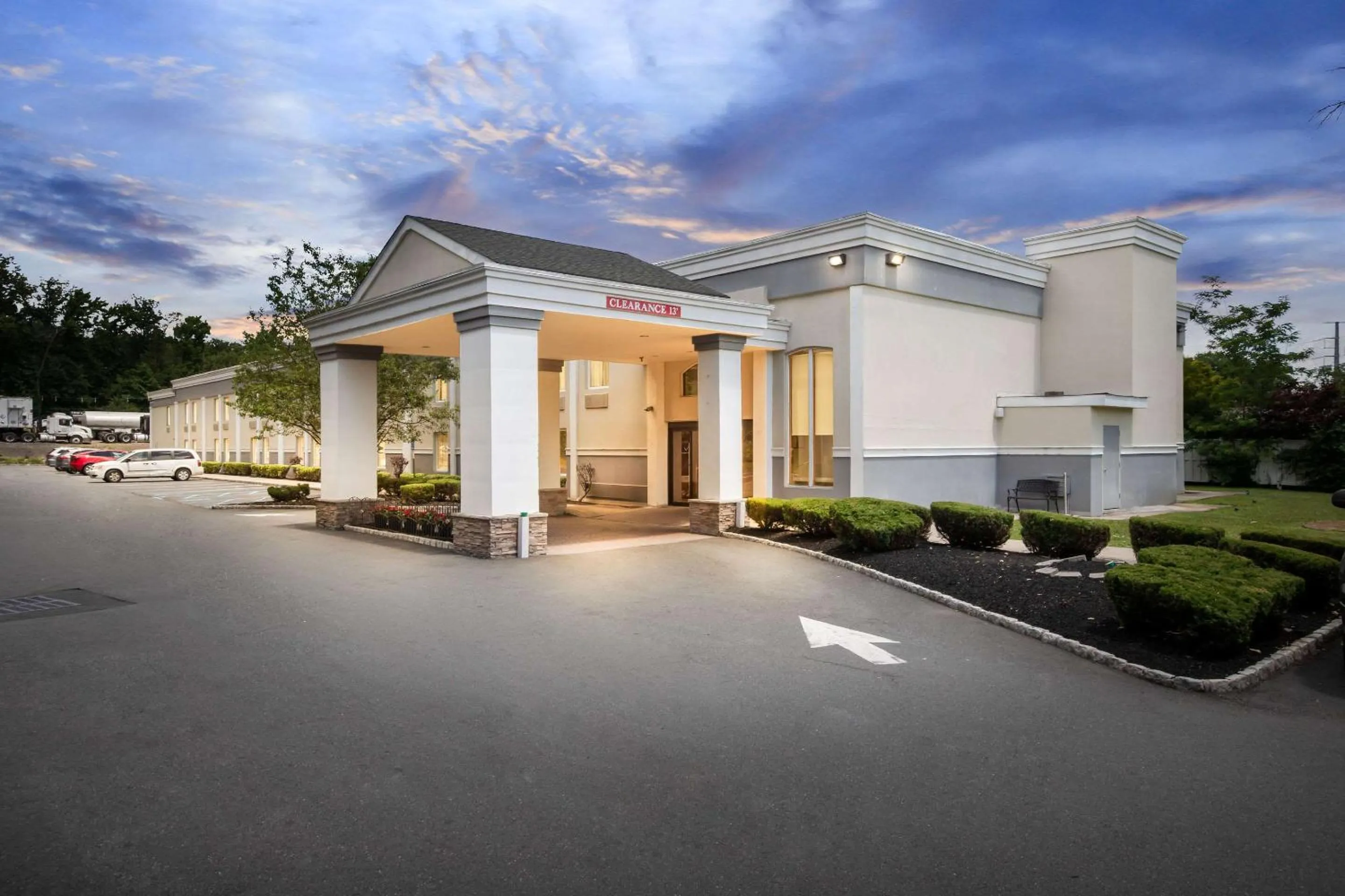 Property building in Quality Inn Edison-New Brunswick