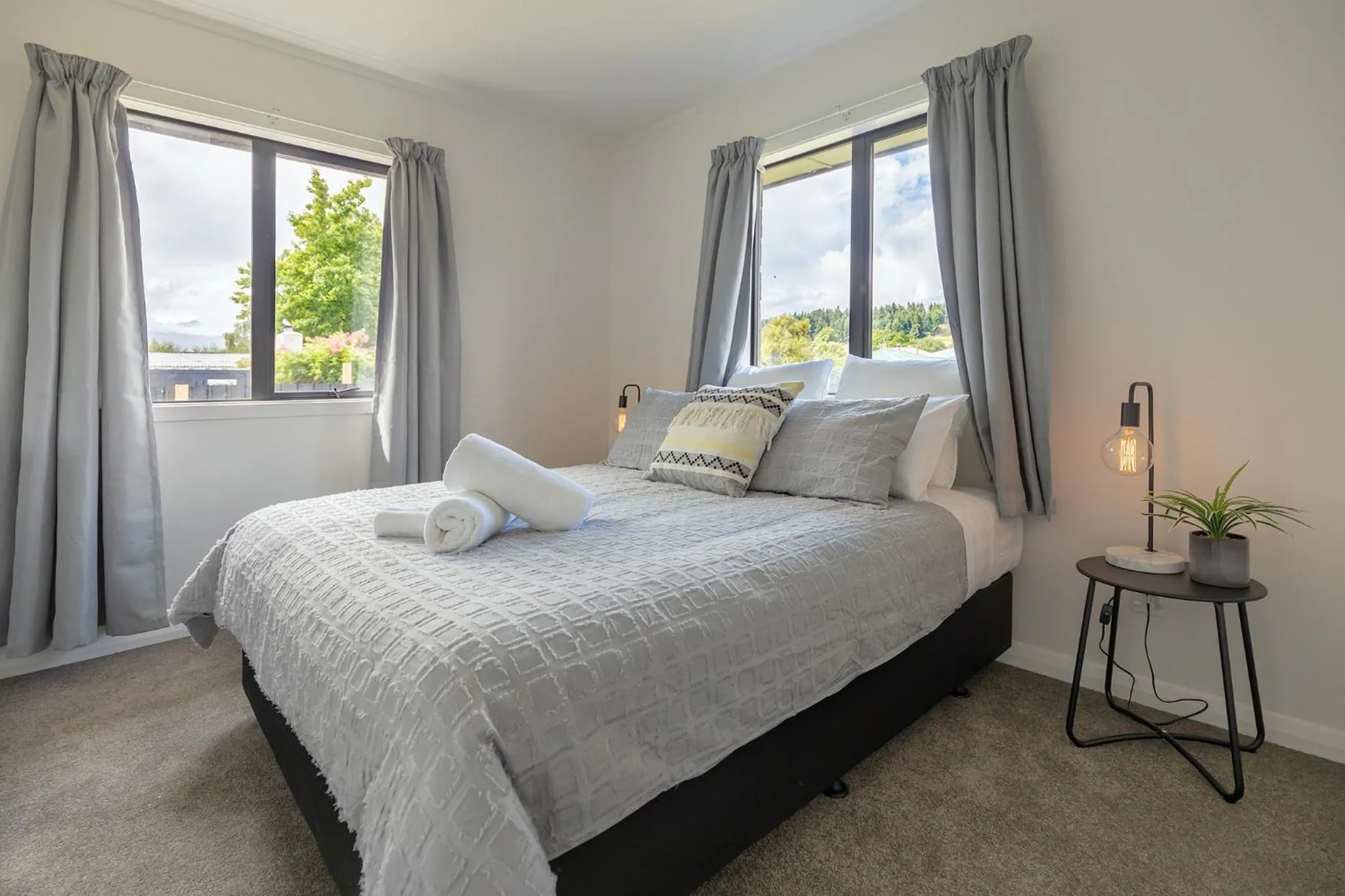 Bedroom, Bed in The Willows Wanaka