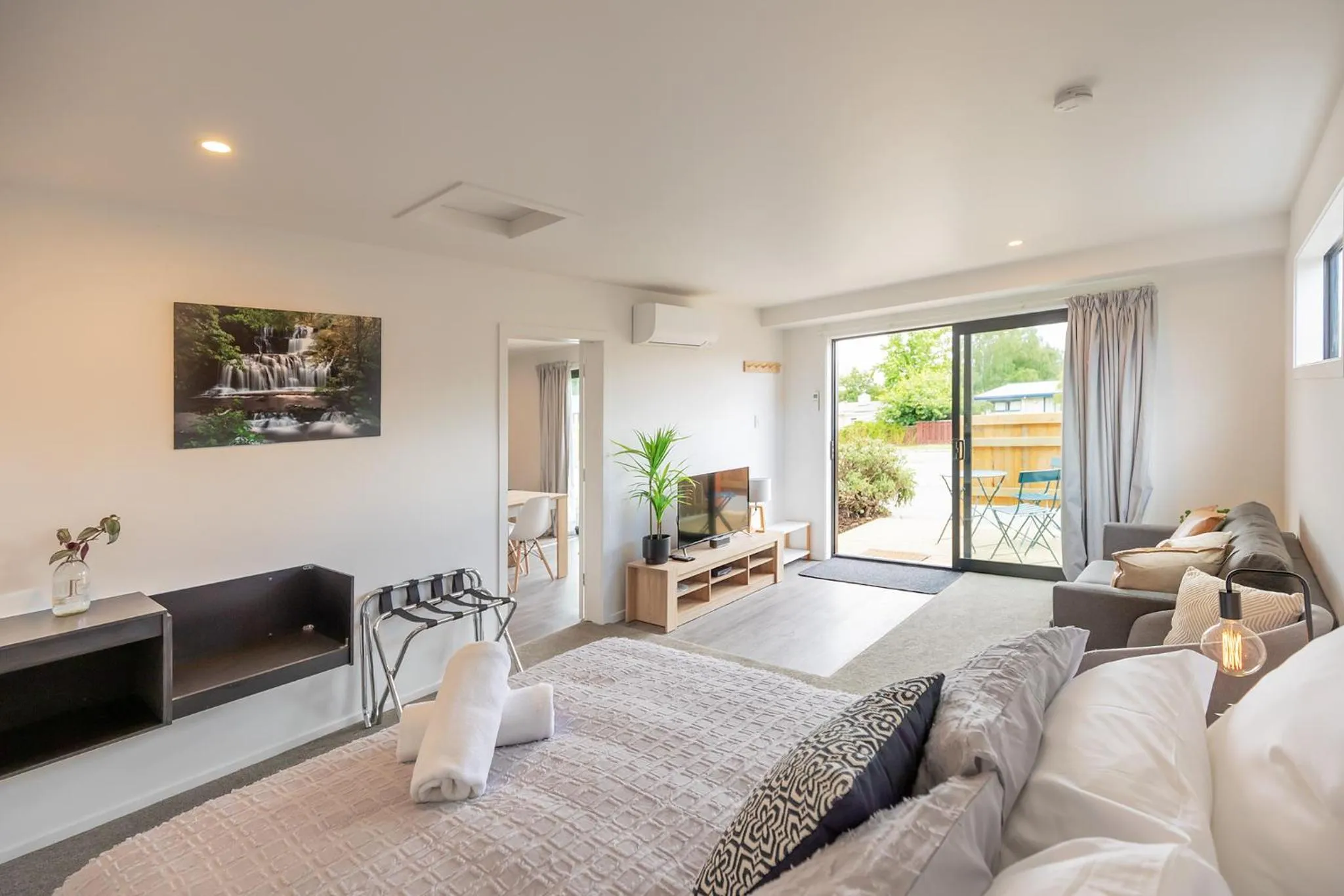 Bedroom, Bed in The Willows Wanaka