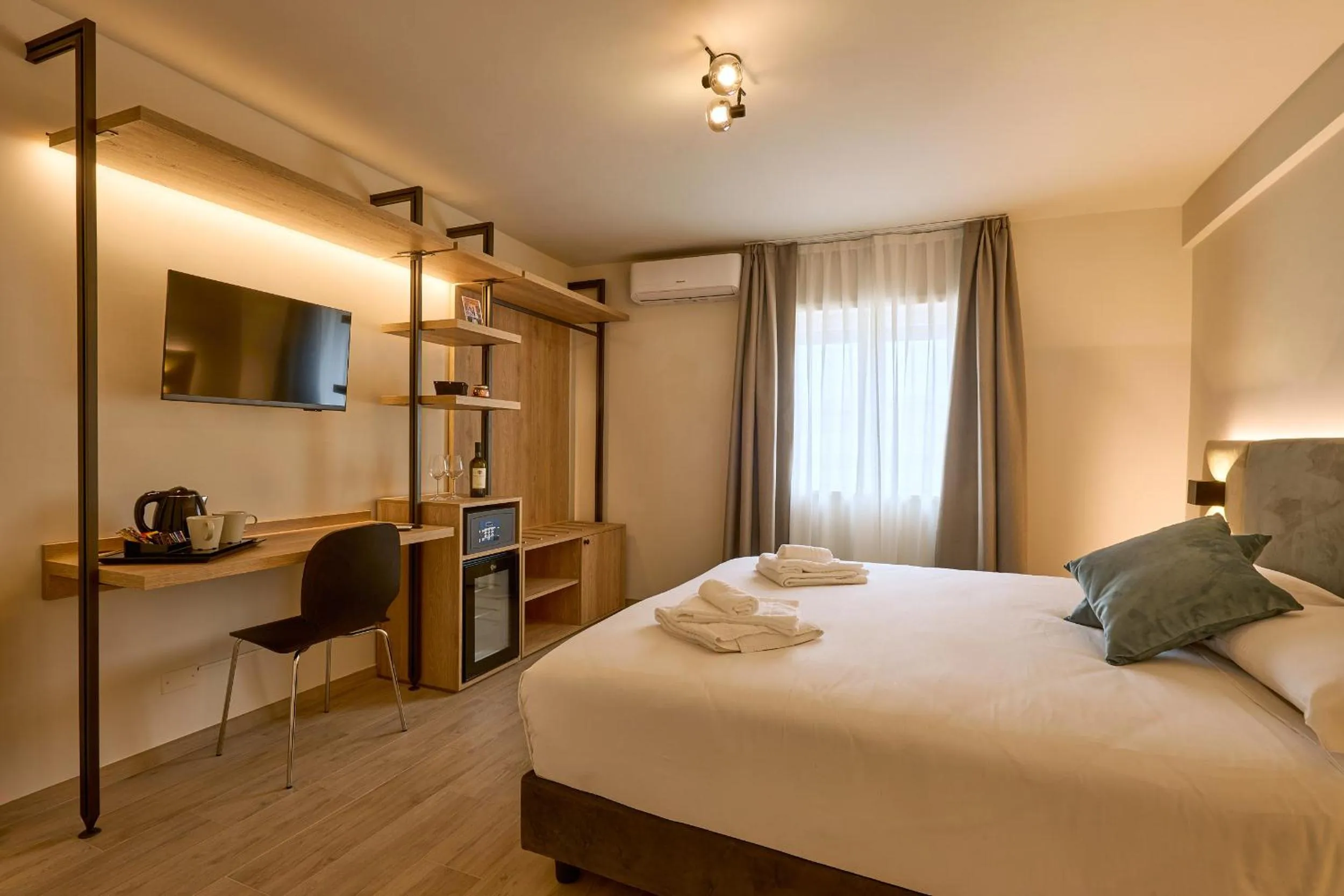 Photo of the whole room, Bed in Relais Tiburtina