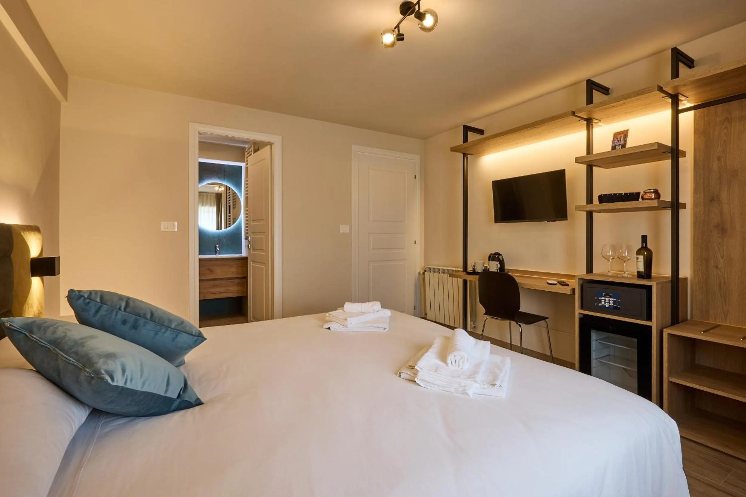 Photo of the whole room, Bed in Relais Tiburtina