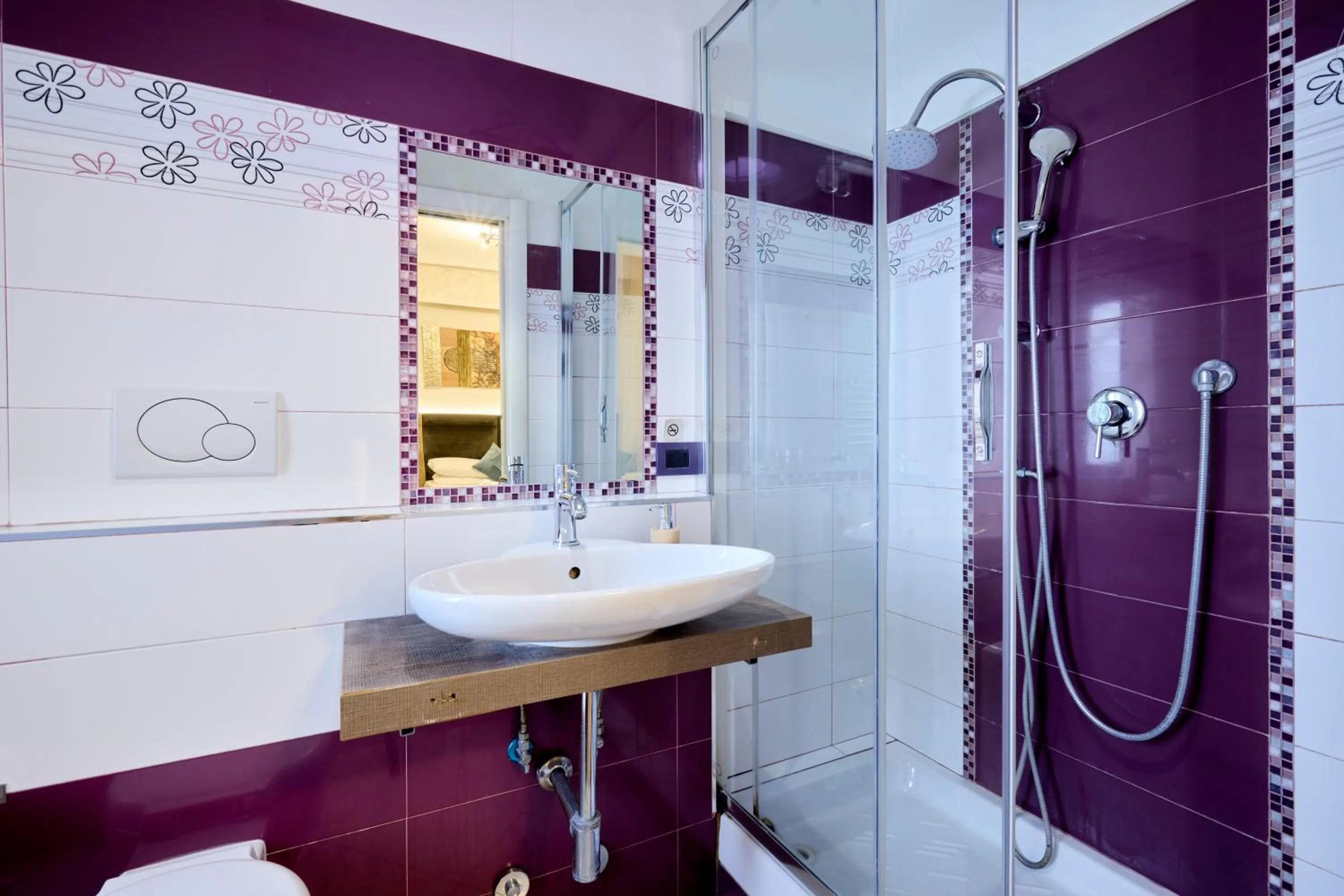 Shower in Relais Tiburtina