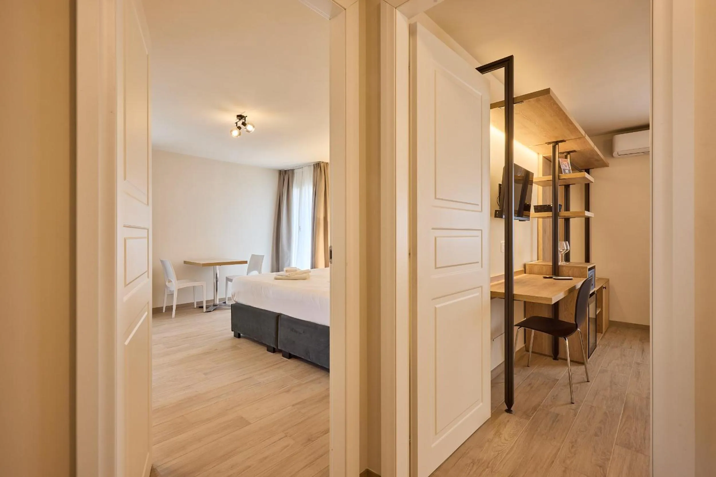 Photo of the whole room, Bed in Relais Tiburtina