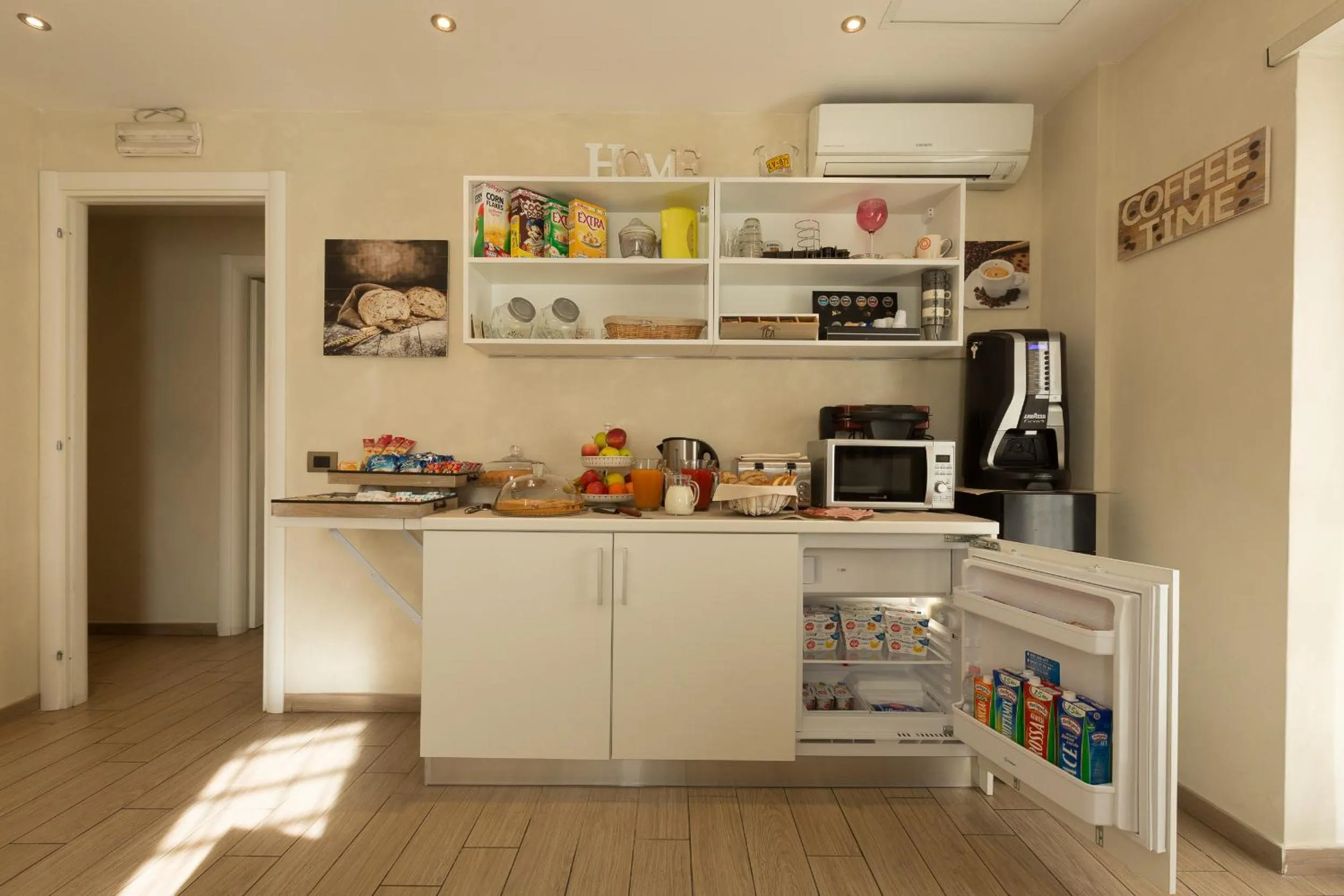 Buffet breakfast in Relais Tiburtina