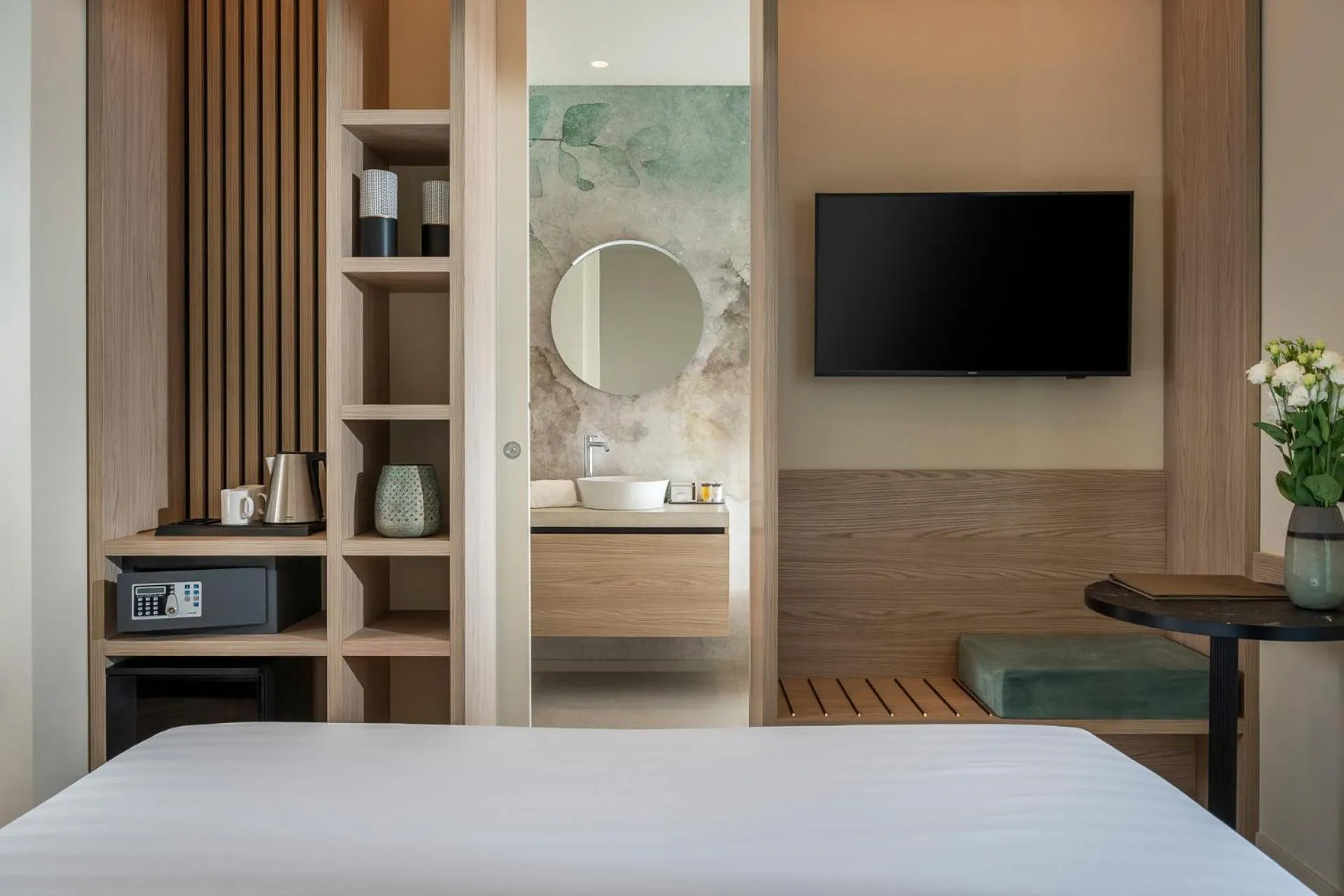 Bathroom, Bed in Hotel Ambasciatori