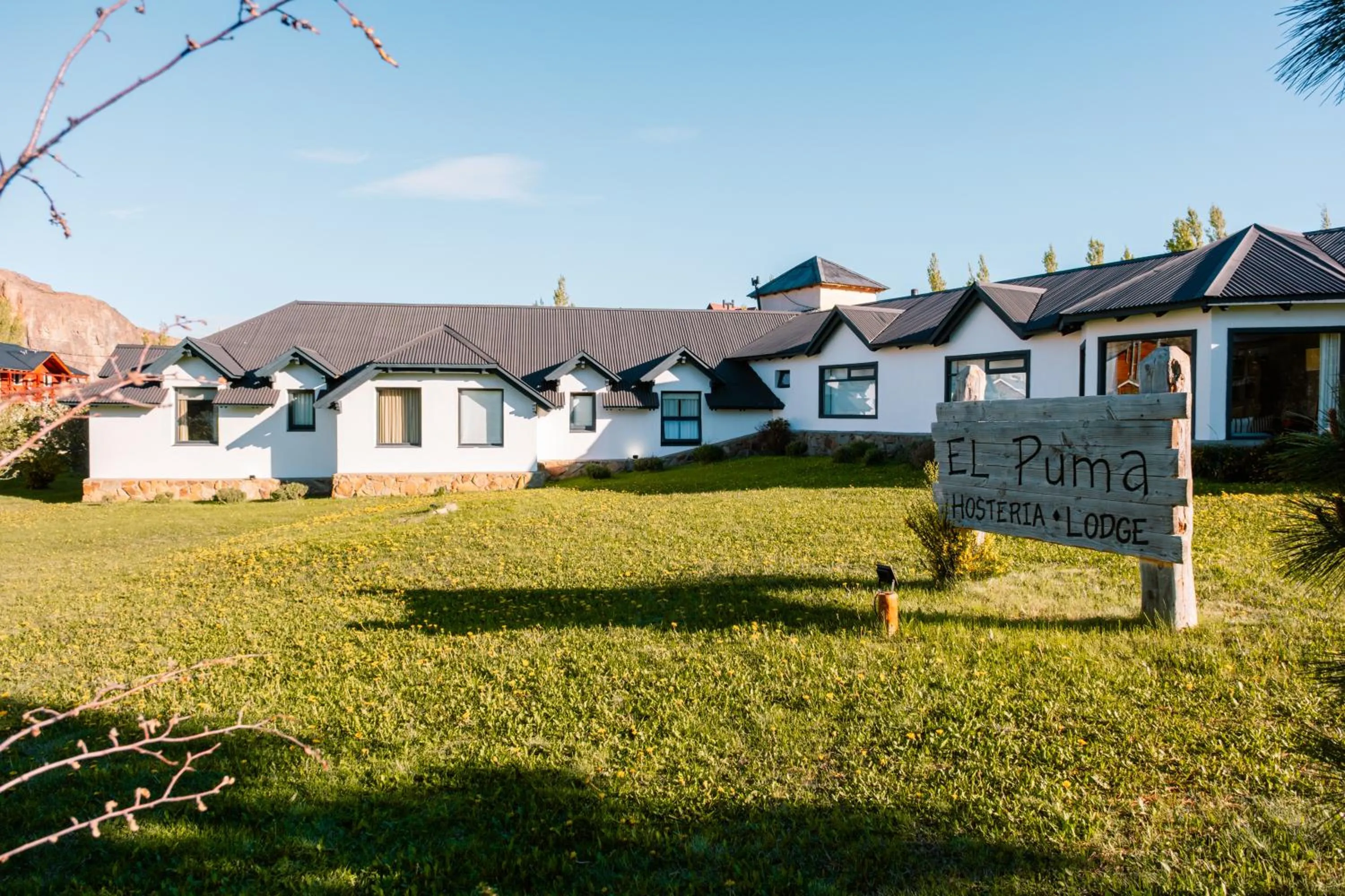 Property building in Hosteria El Puma