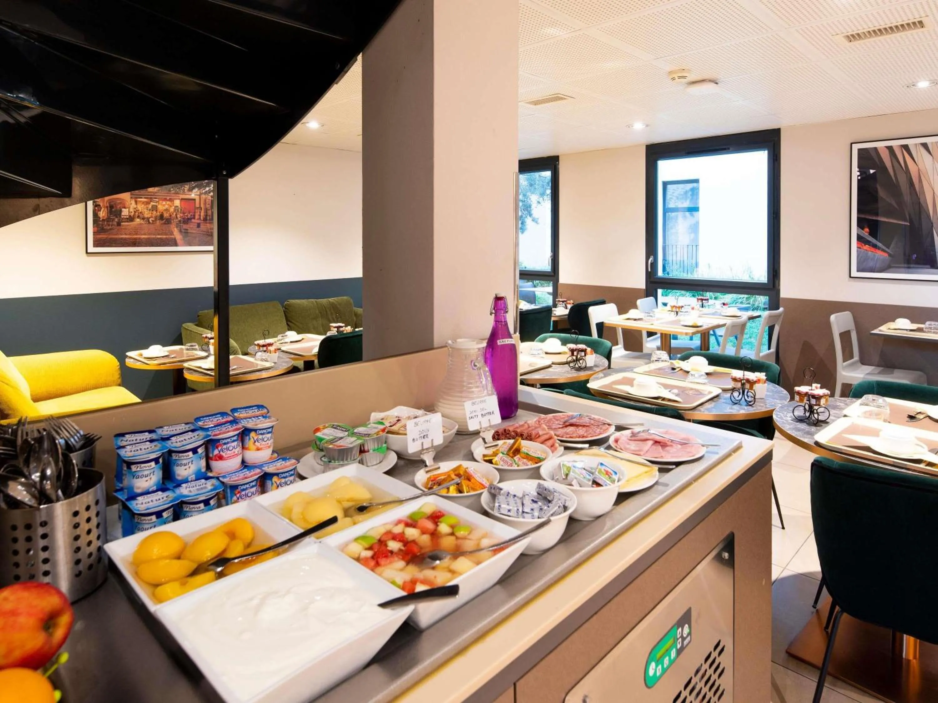 Breakfast in Aparthotel Adagio Lyon Patio Confluence