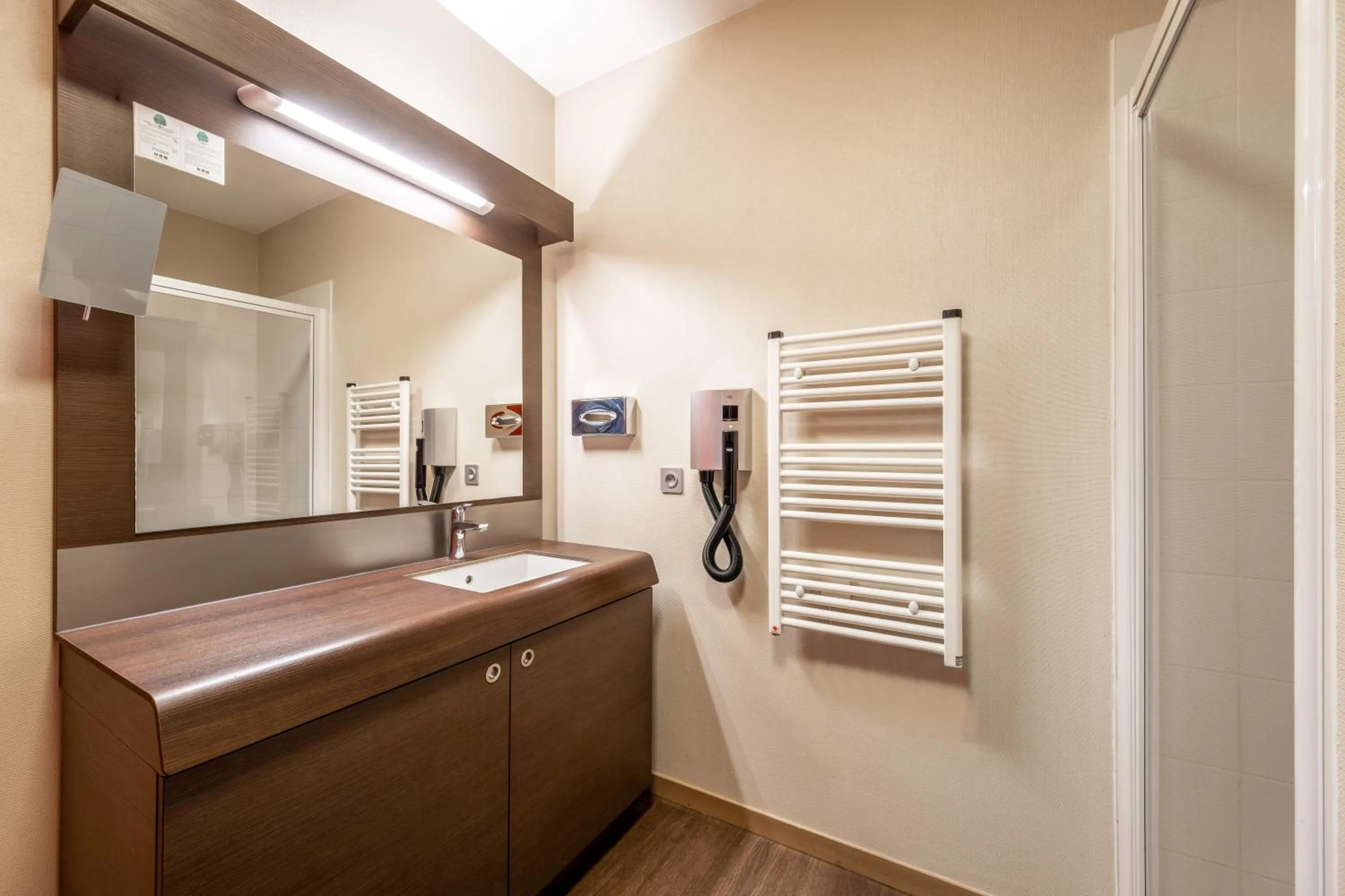 Bathroom in Aparthotel Adagio Lyon Patio Confluence