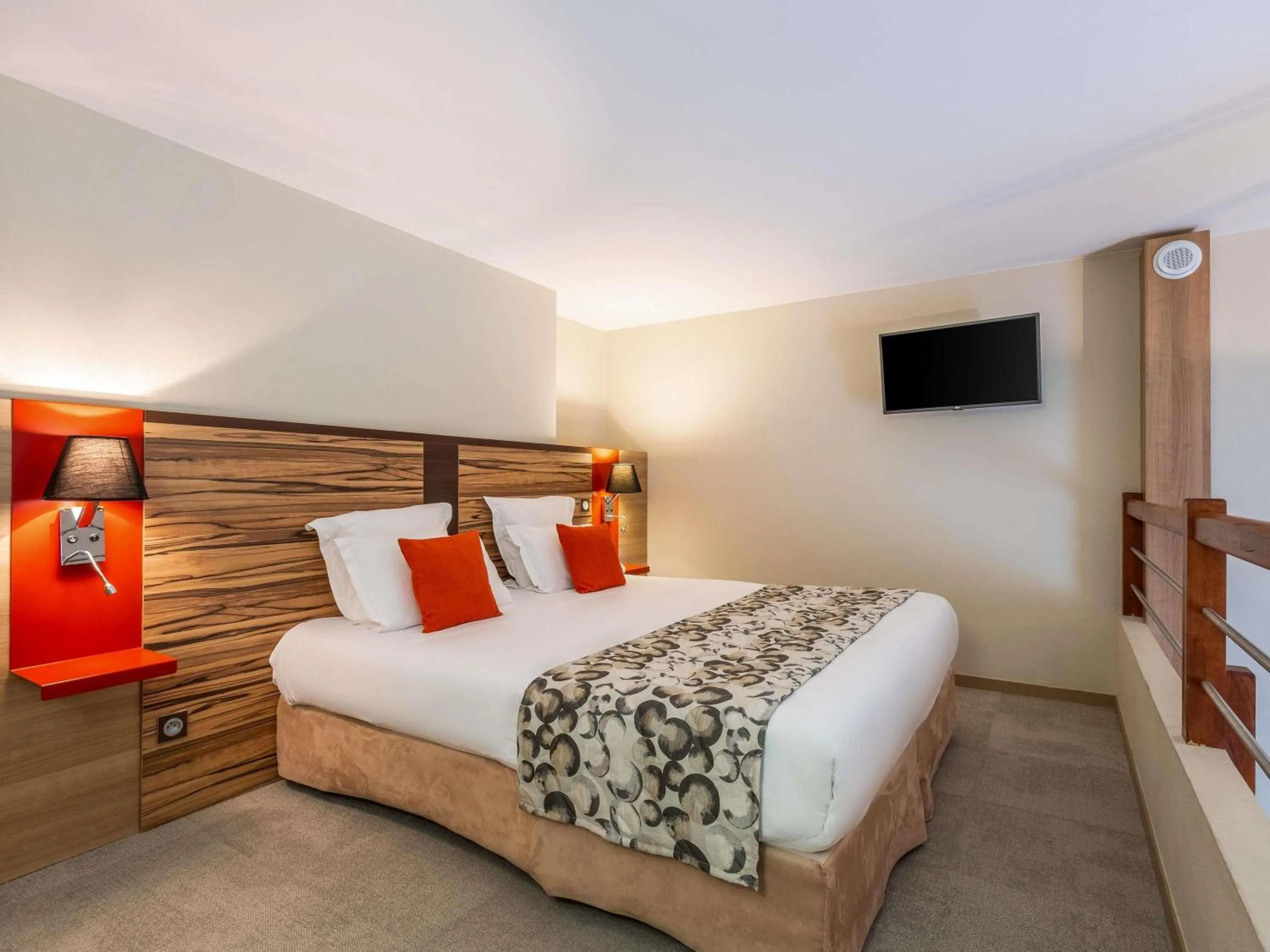 Bedroom, Bed in Aparthotel Adagio Lyon Patio Confluence