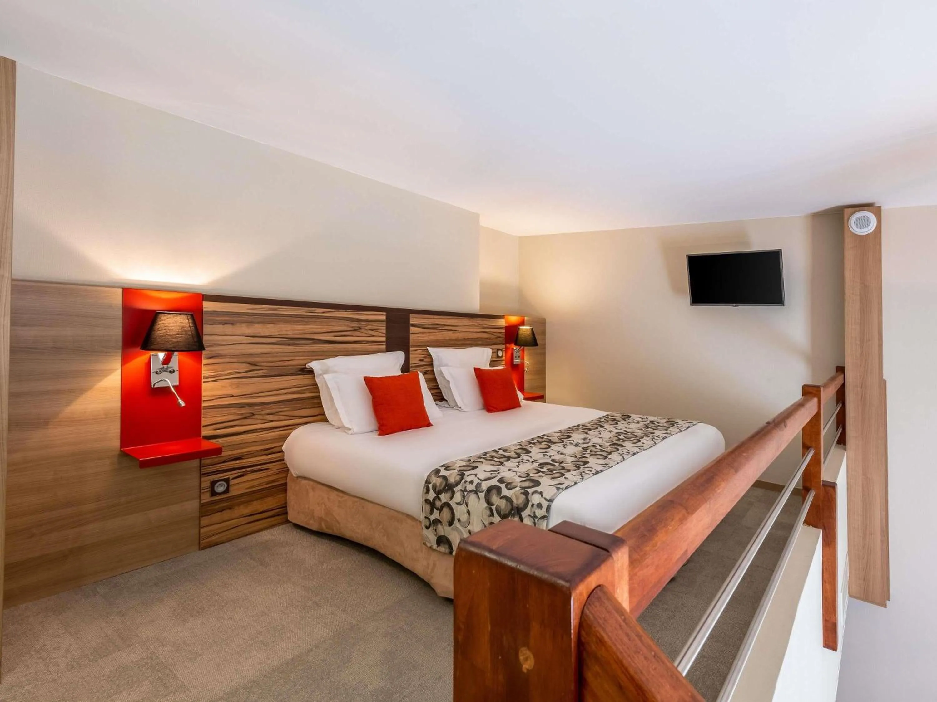 Bedroom, Bed in Aparthotel Adagio Lyon Patio Confluence