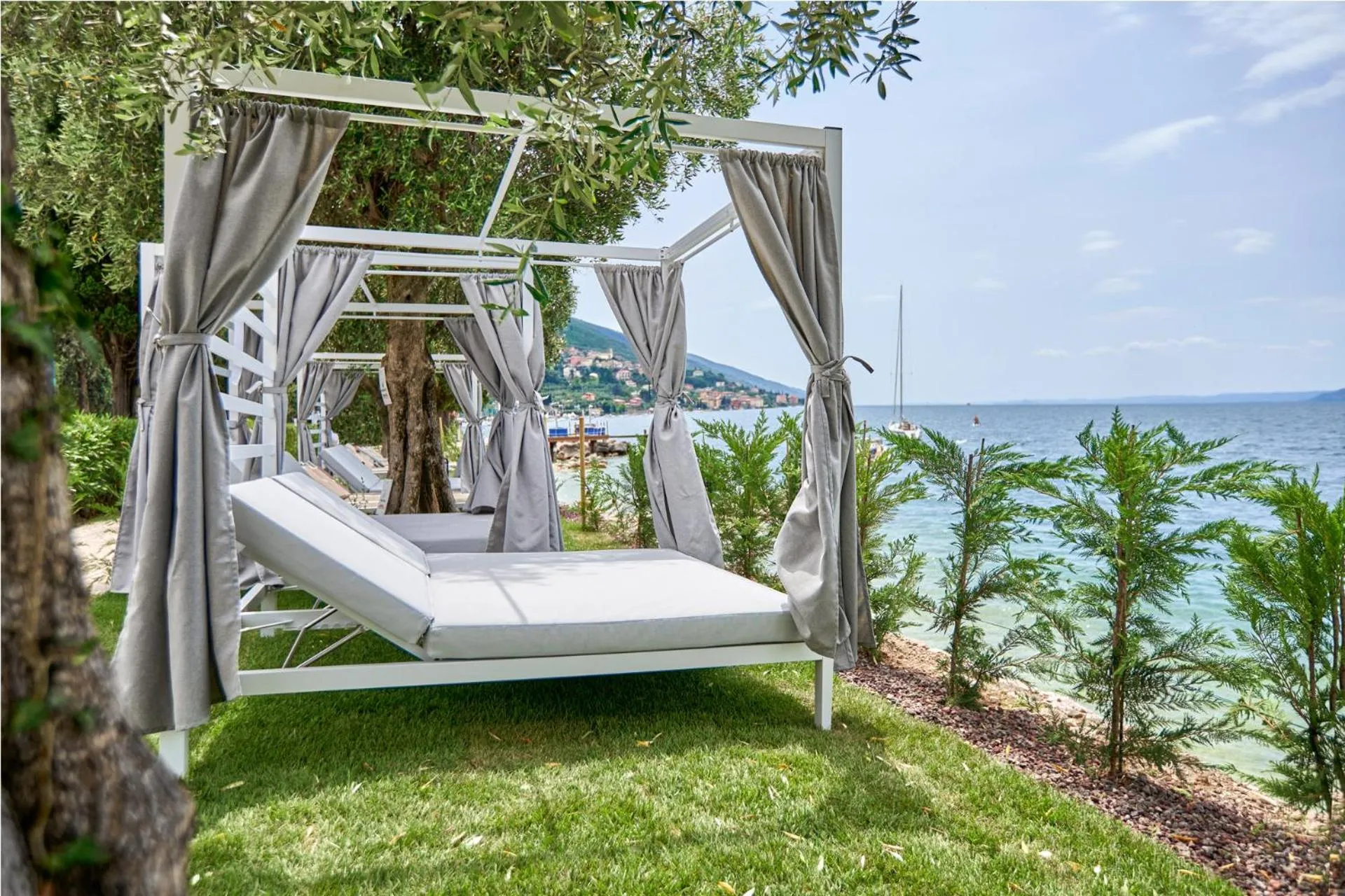 sunbed in June Stay Lake Garda