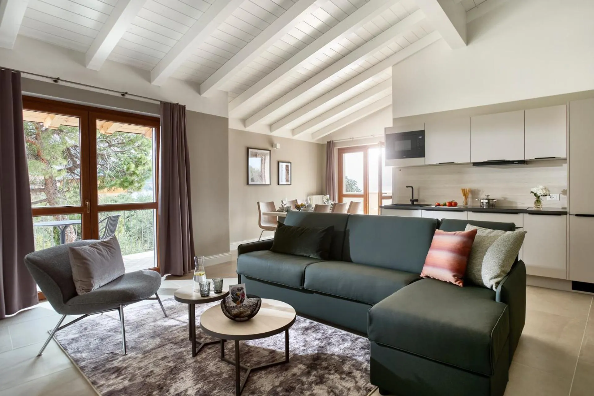 Kitchen or kitchenette in June Stay Lake Garda