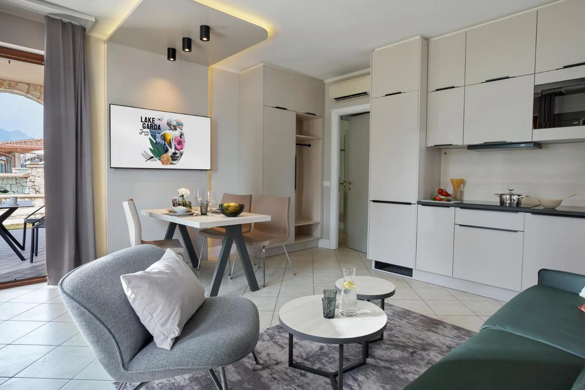 Kitchen or kitchenette in June Stay Lake Garda