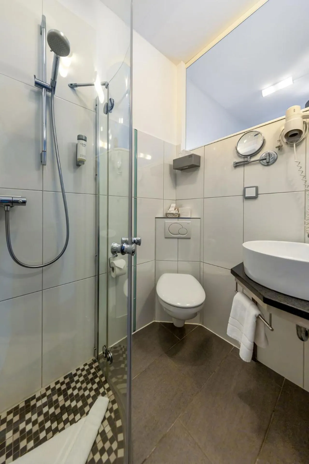 Shower in Designhotel 1690 & Apartments