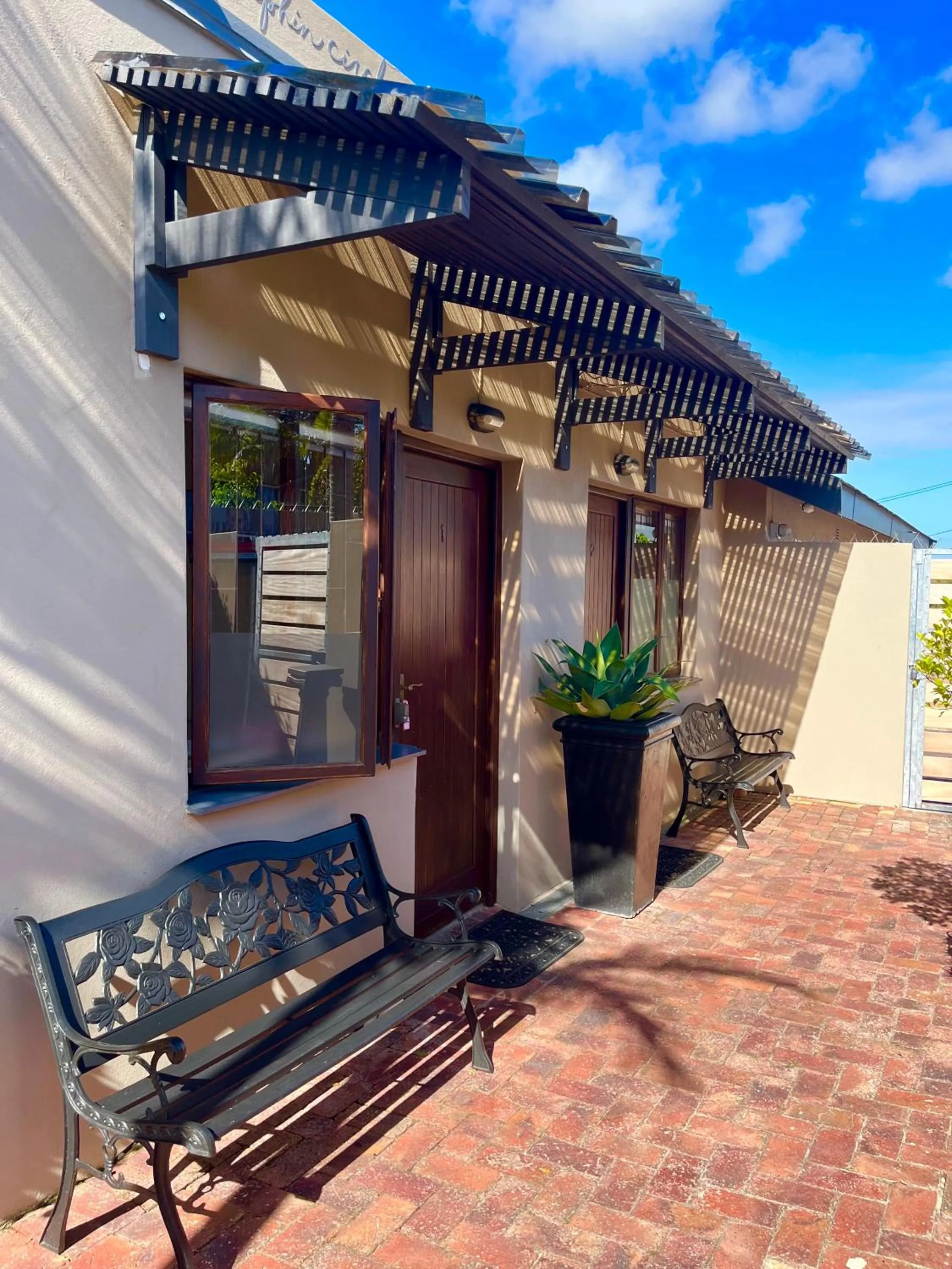 Dolphin Circle Bed and Breakfast