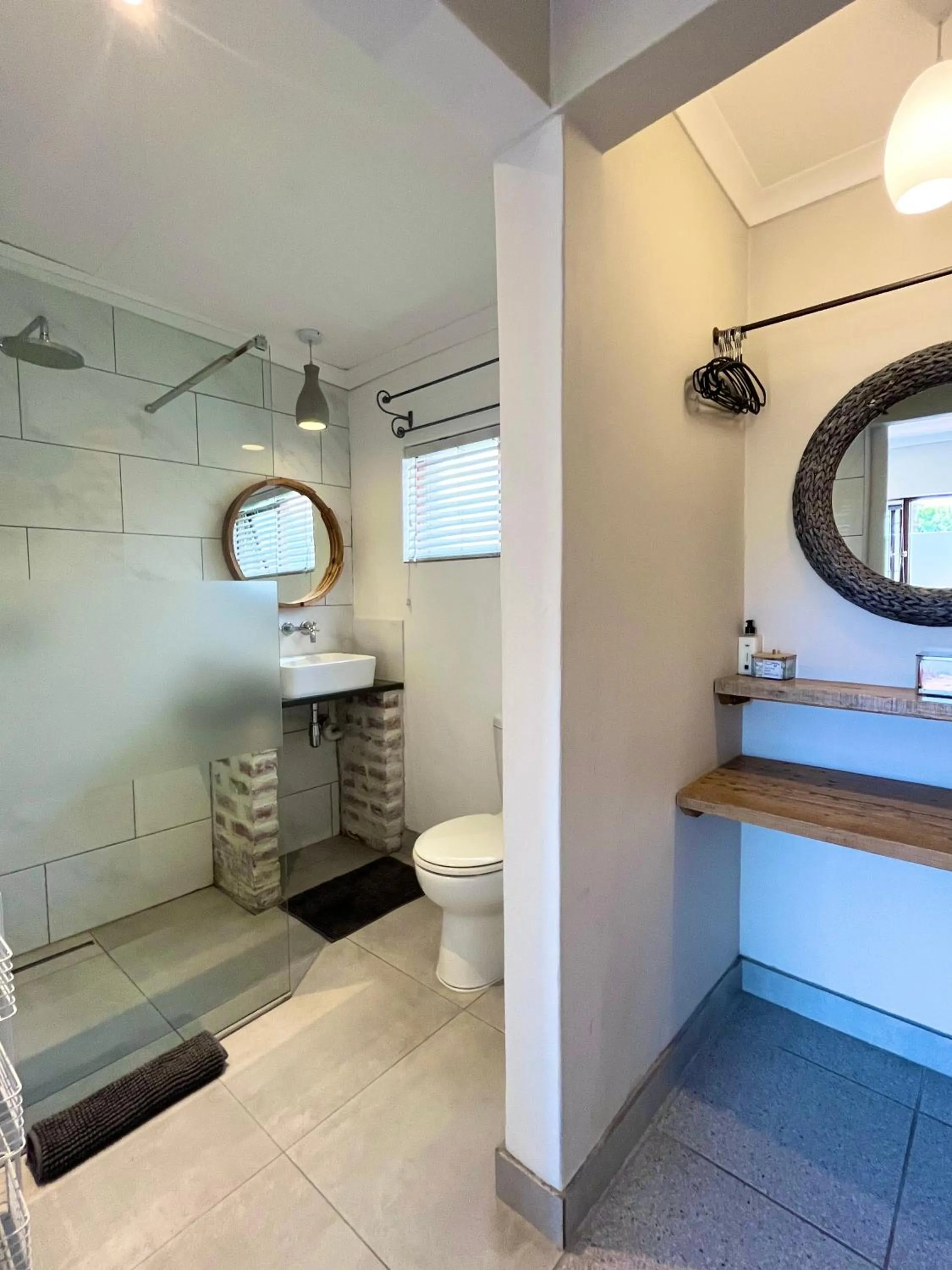 Dolphin Circle Bed and Breakfast