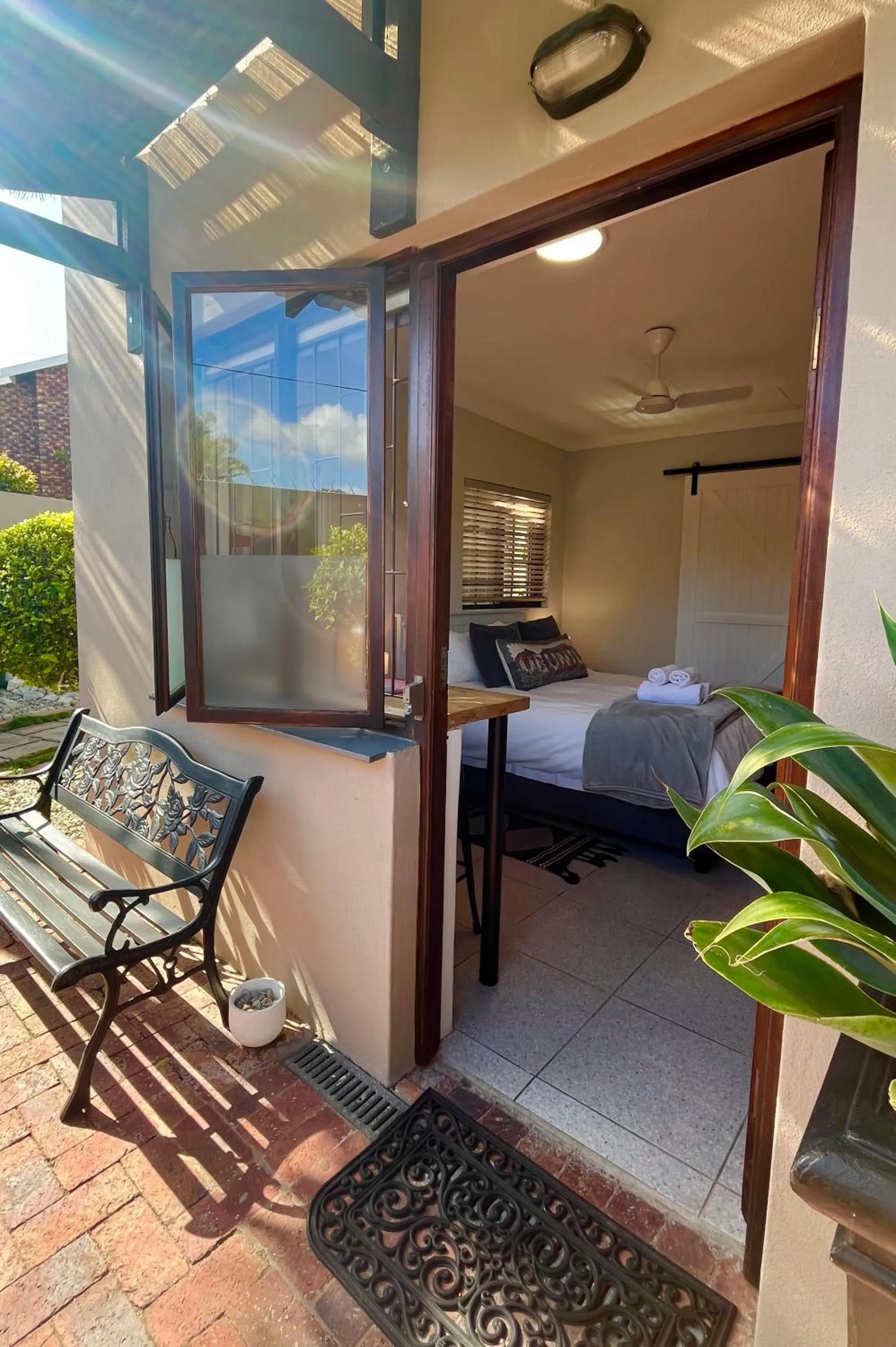 Bed in Dolphin Circle Bed and Breakfast