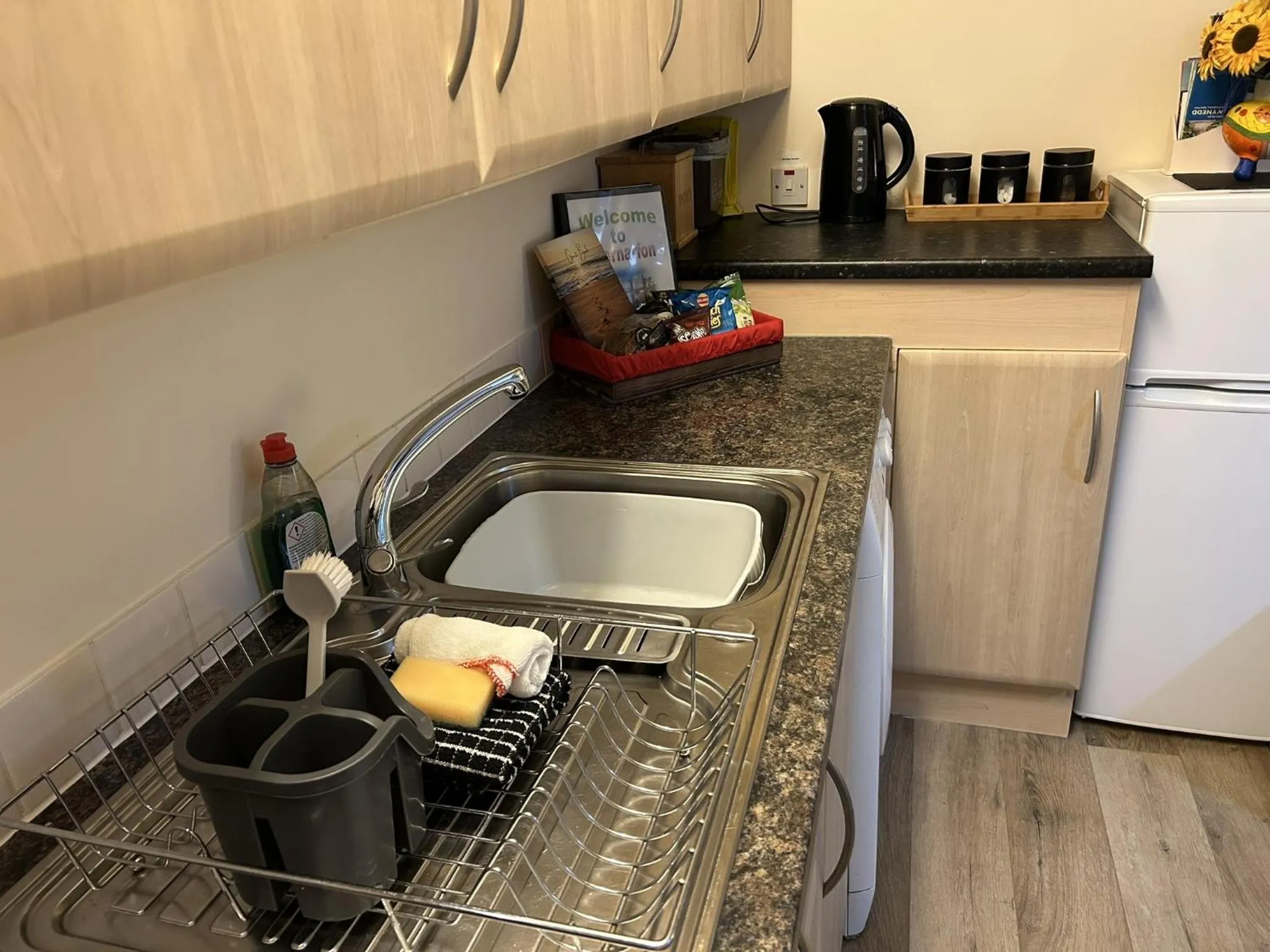 Kitchen or kitchenette in Chapel St Apartments