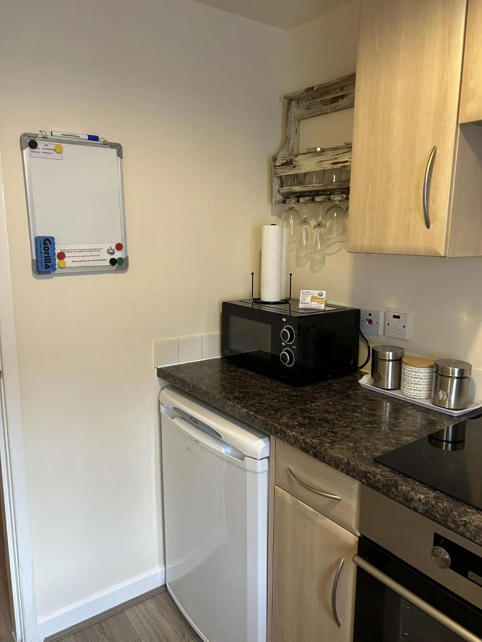 Kitchen or kitchenette in Chapel St Apartments