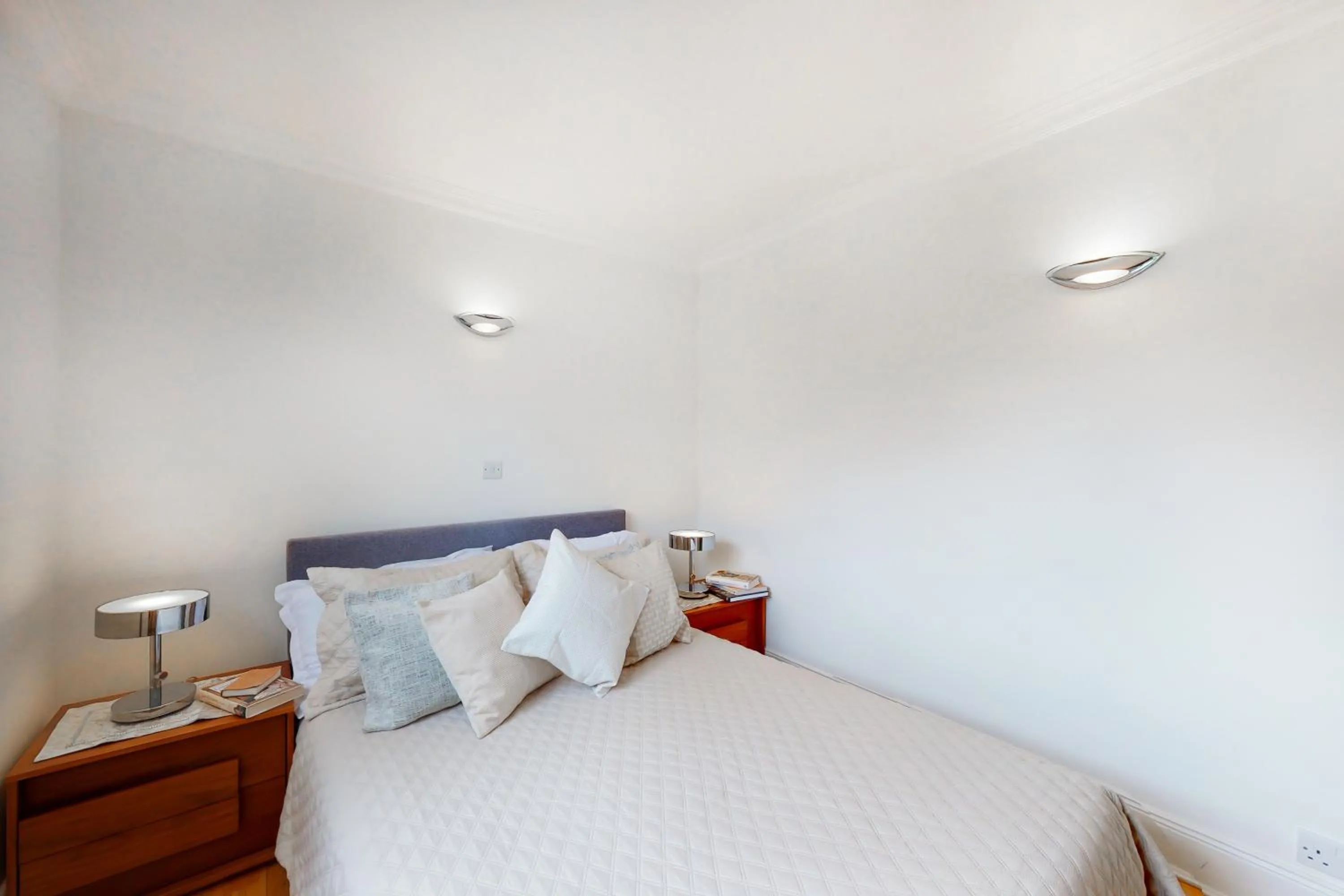 Bed in Stay in bond street