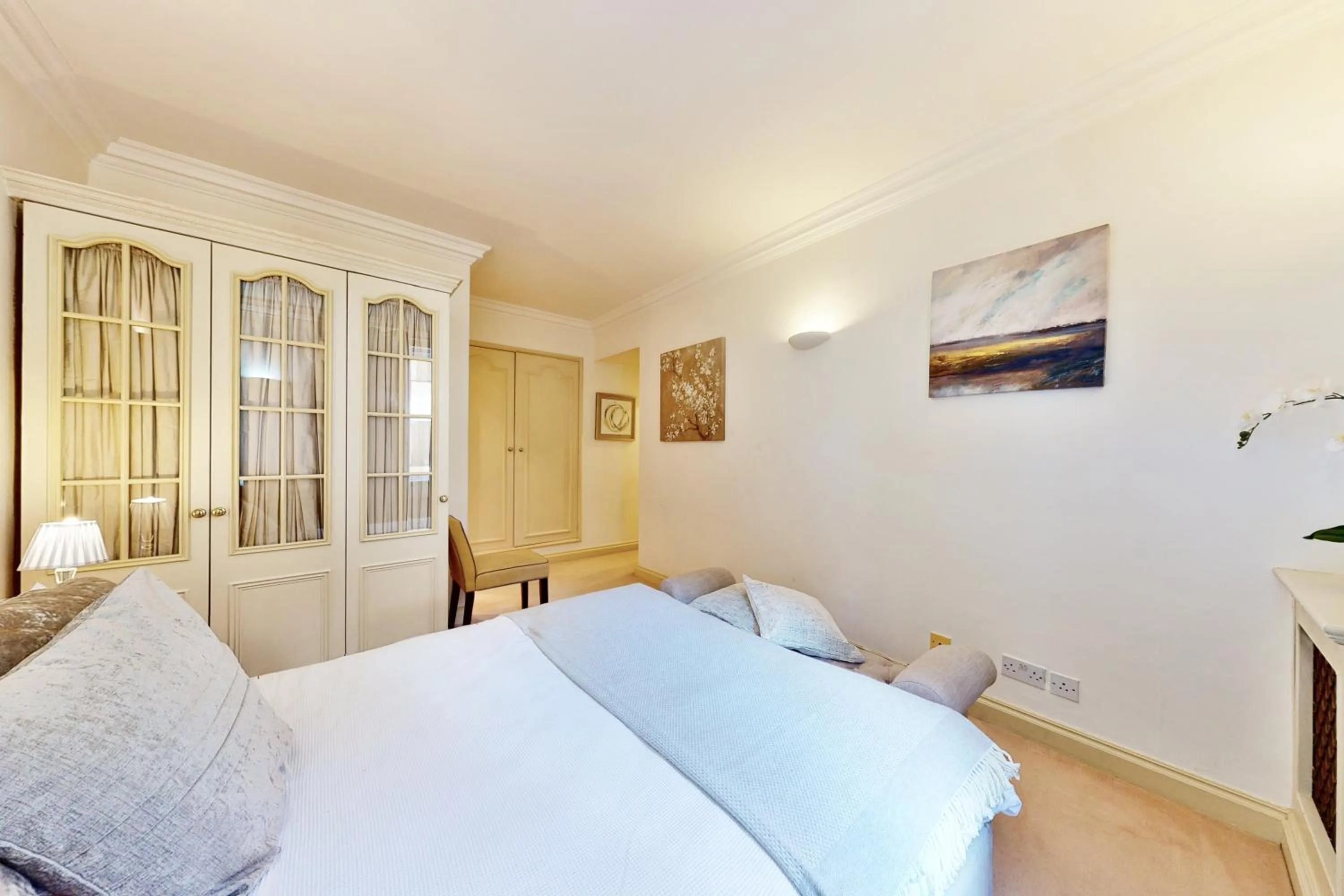 Bed in Stay in bond street