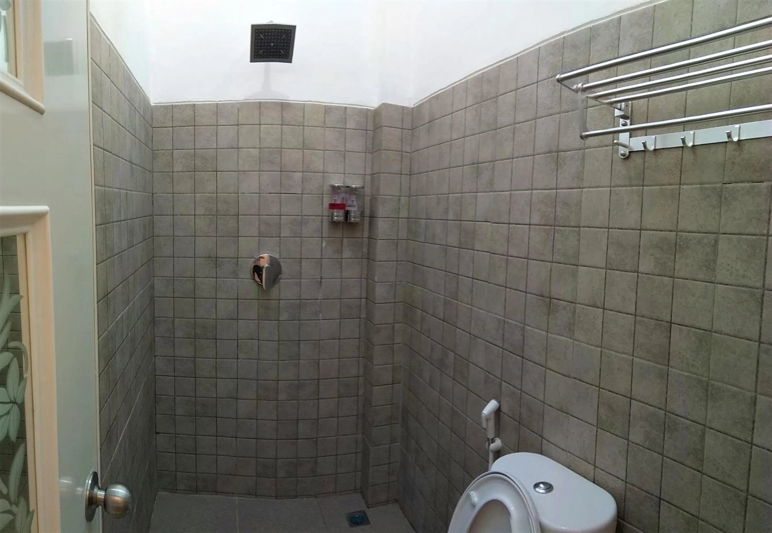 Shower in Kokonut Guesthouse