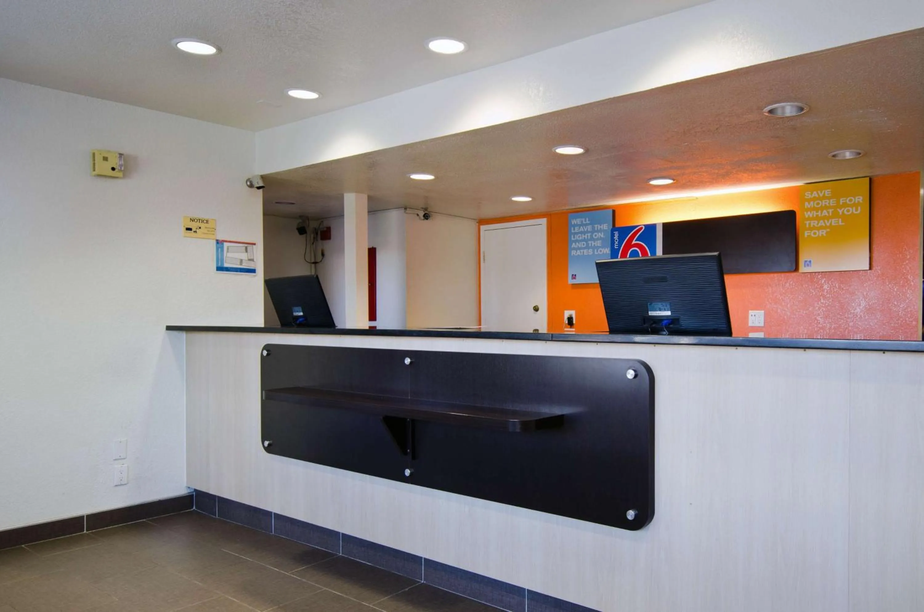 Lobby or reception in Motel 6-Camp Springs, DC - South Camp Springs