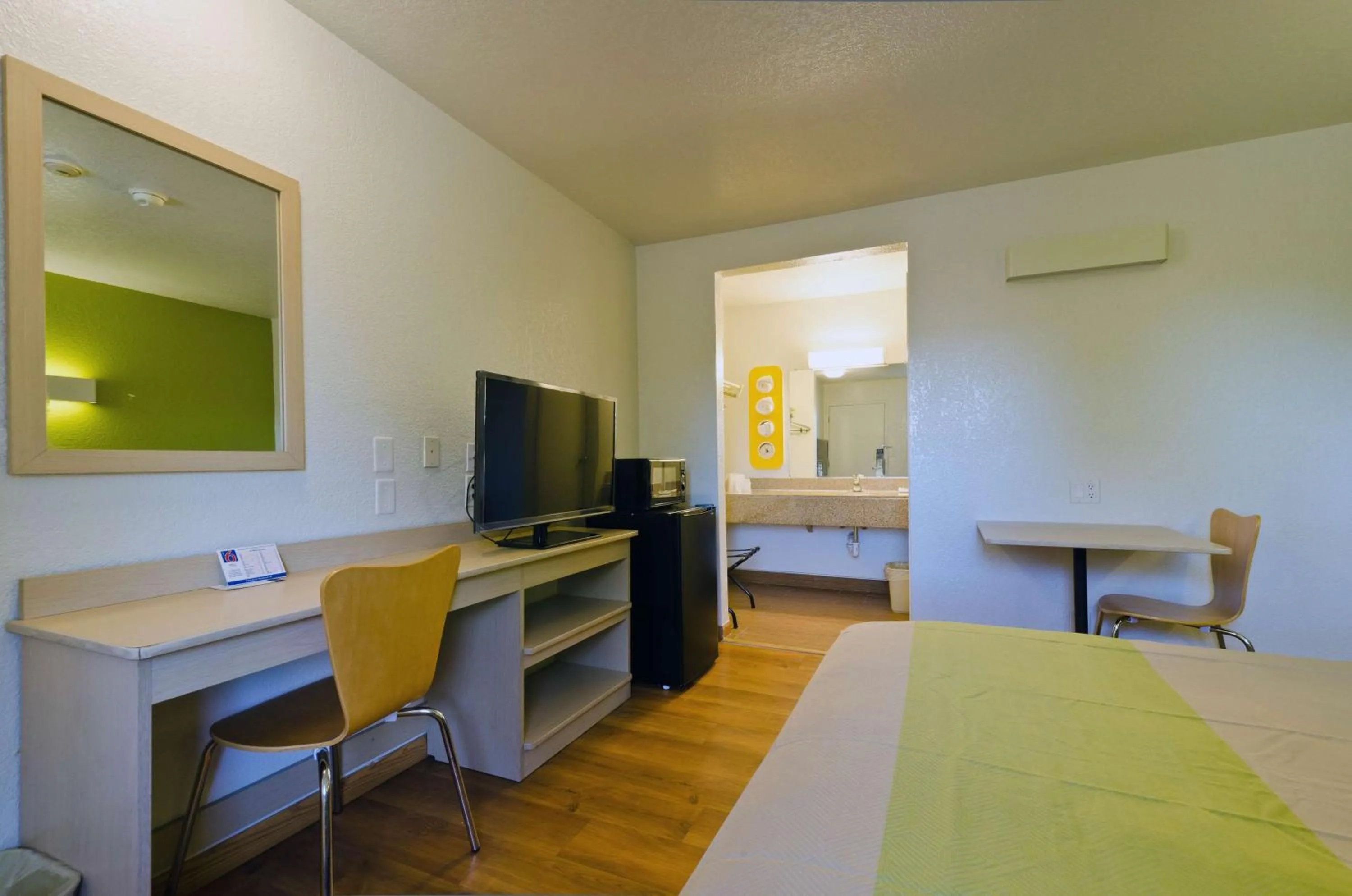 Bathroom, Bed in Motel 6-Camp Springs, DC - South Camp Springs