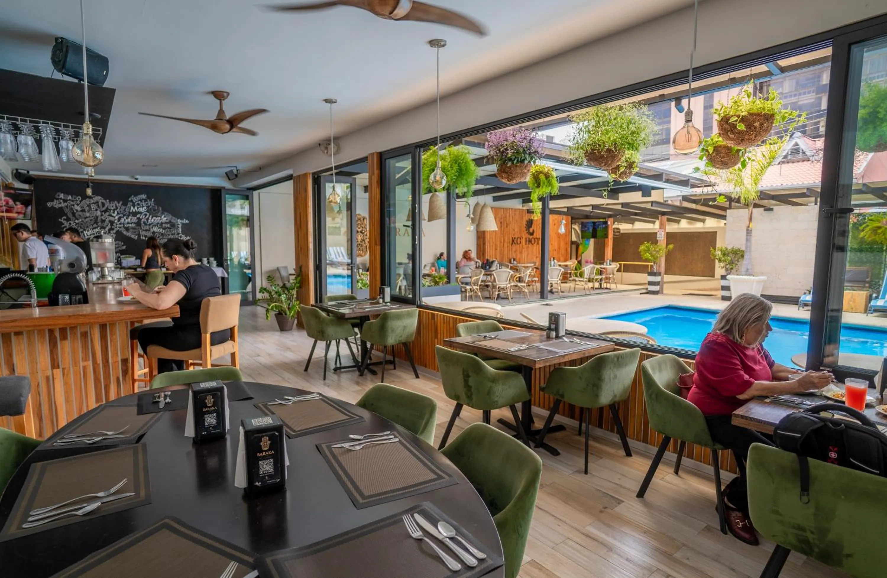 Restaurant/places to eat in KC Hotel San Jose