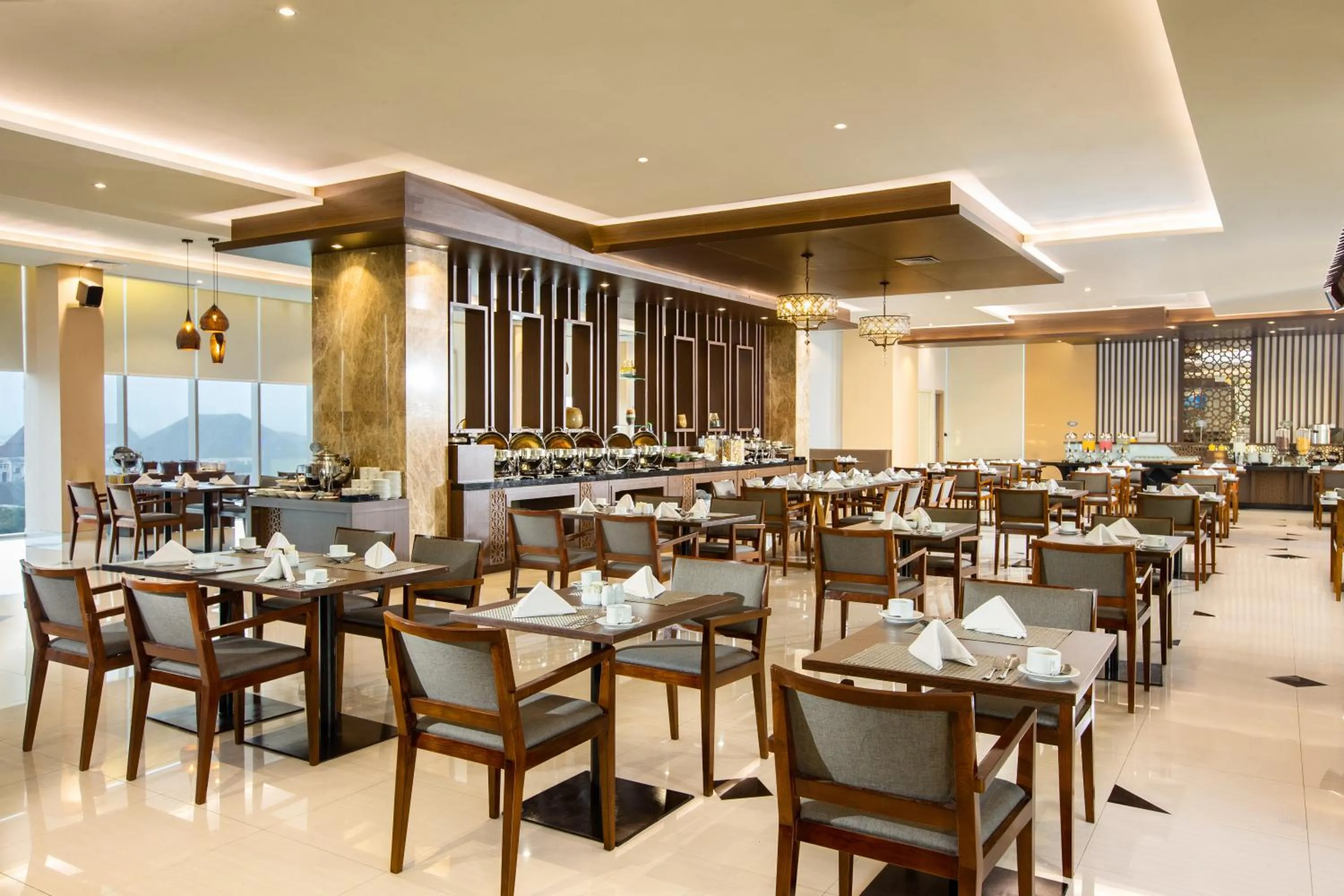 Restaurant/places to eat in Hotel Santika Gresik