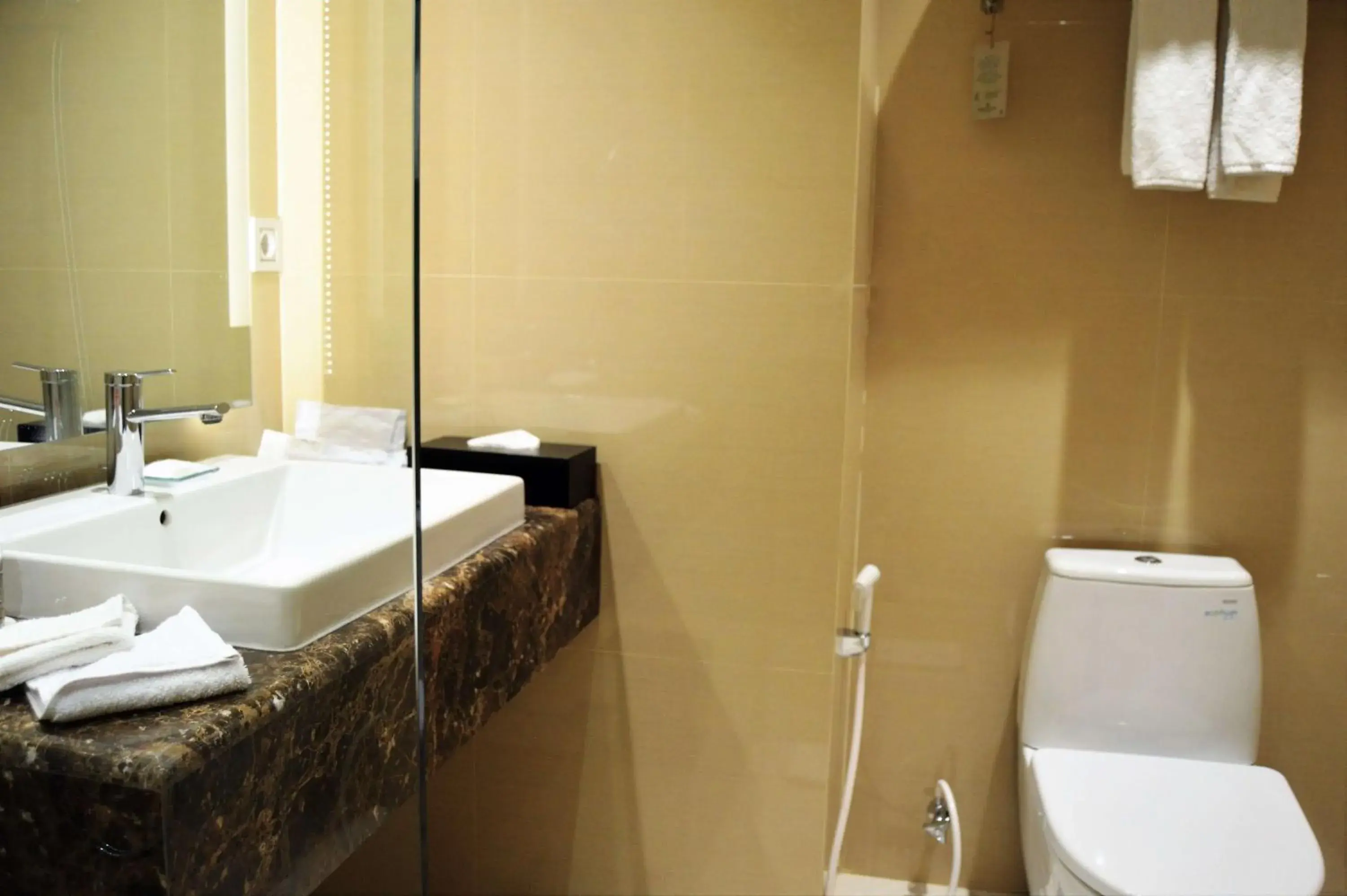 Deluxe Twin Room in Hotel Santika Gresik Deluxe Twin Room in Hotel Santika Gresik