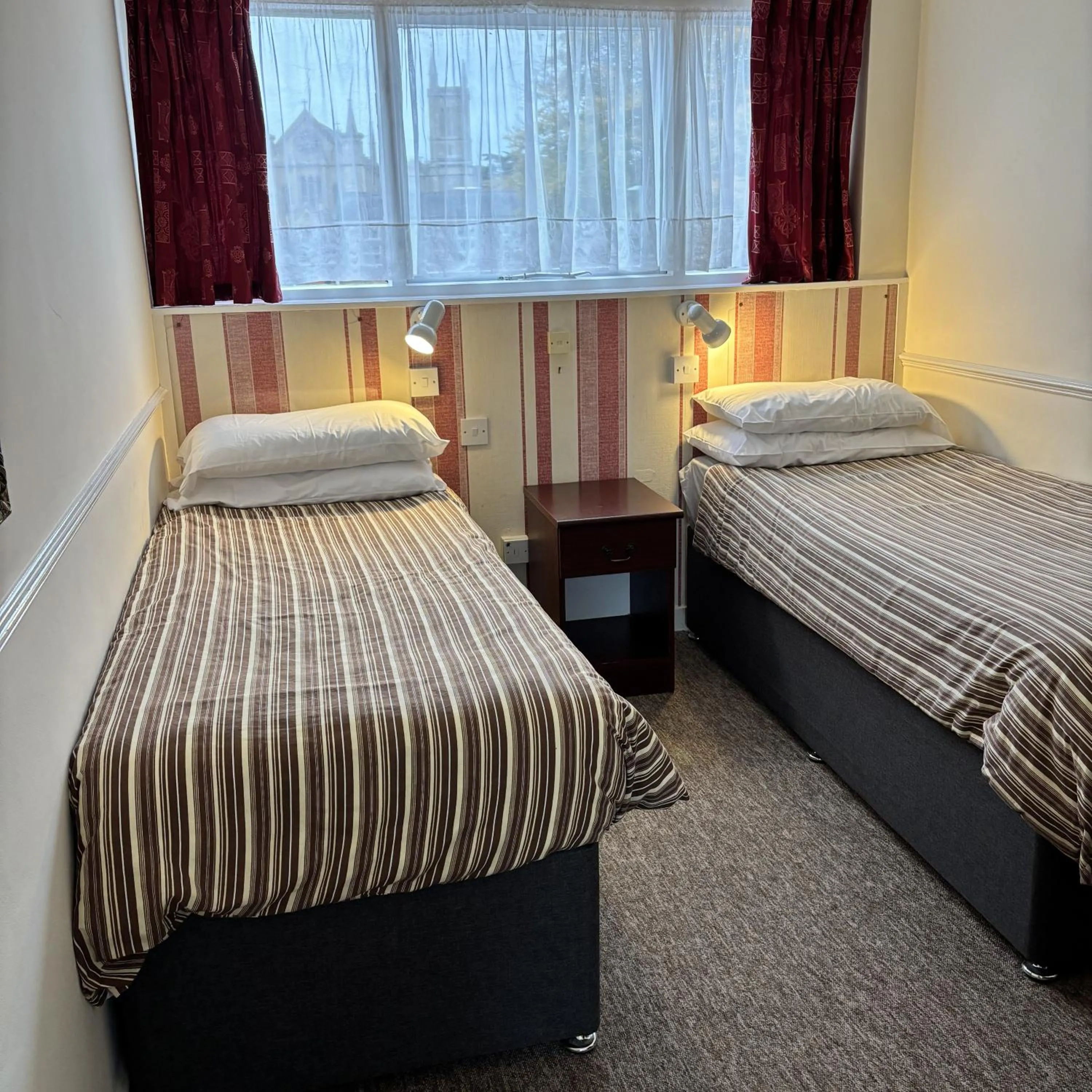 Bedroom, Bed in The Old Lamb