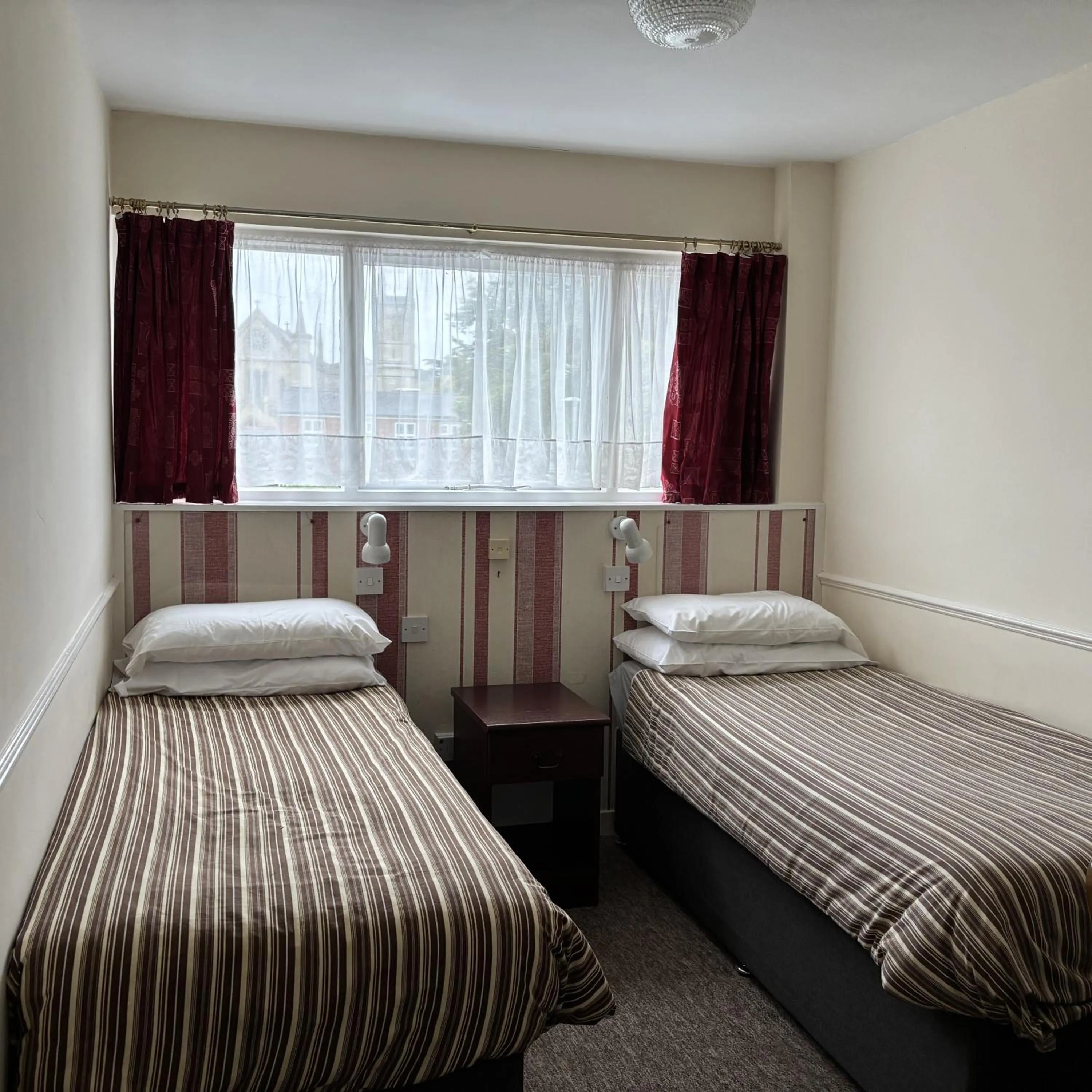 Bedroom, Bed in The Old Lamb